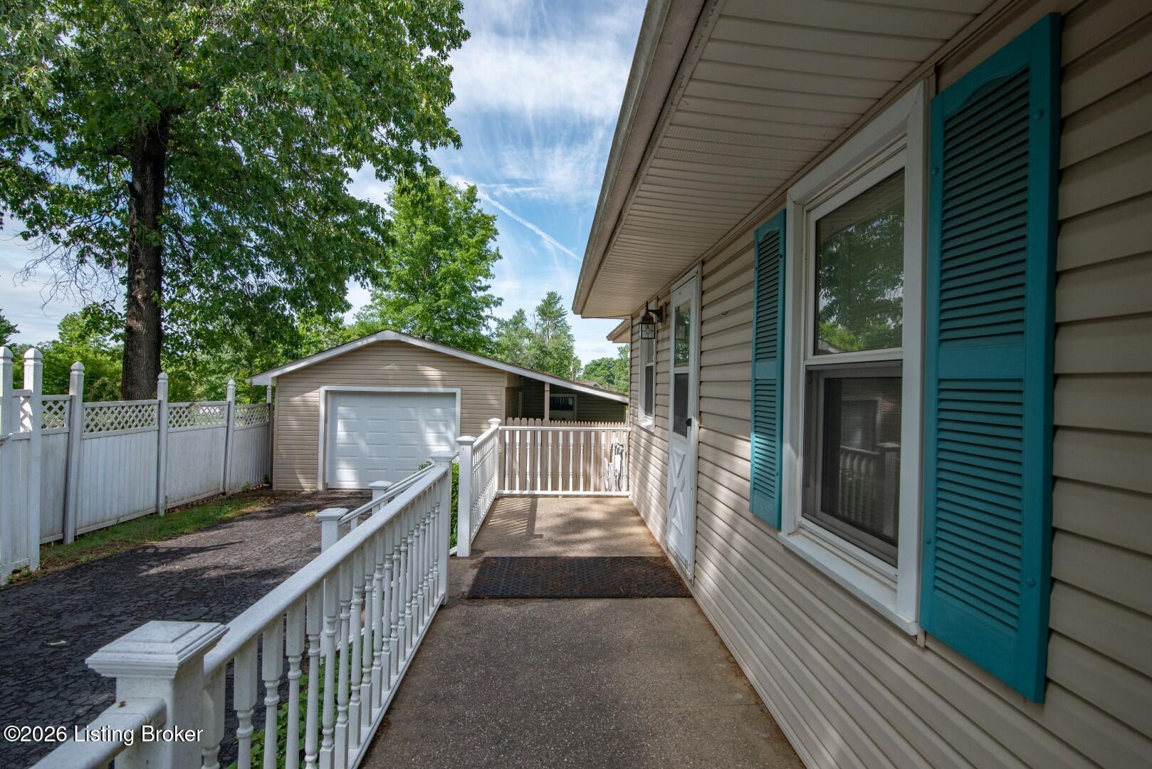 427 S Deepwood Dr Property Photo 11