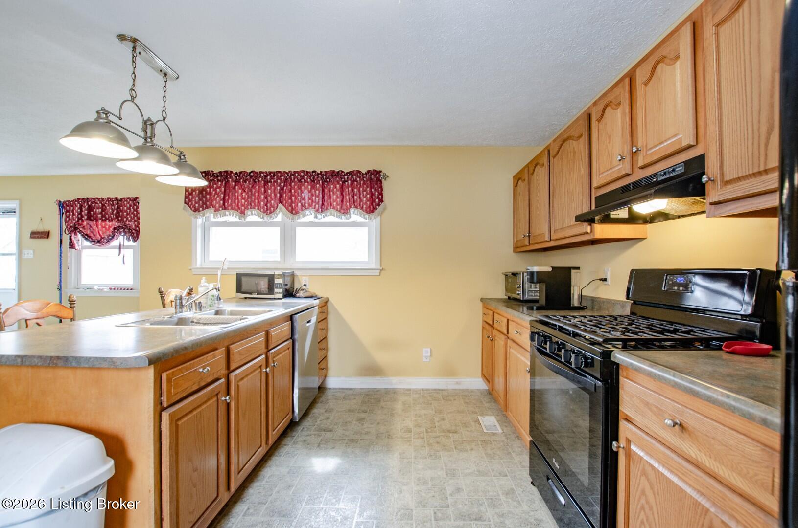 427 S Deepwood Dr Property Photo 15