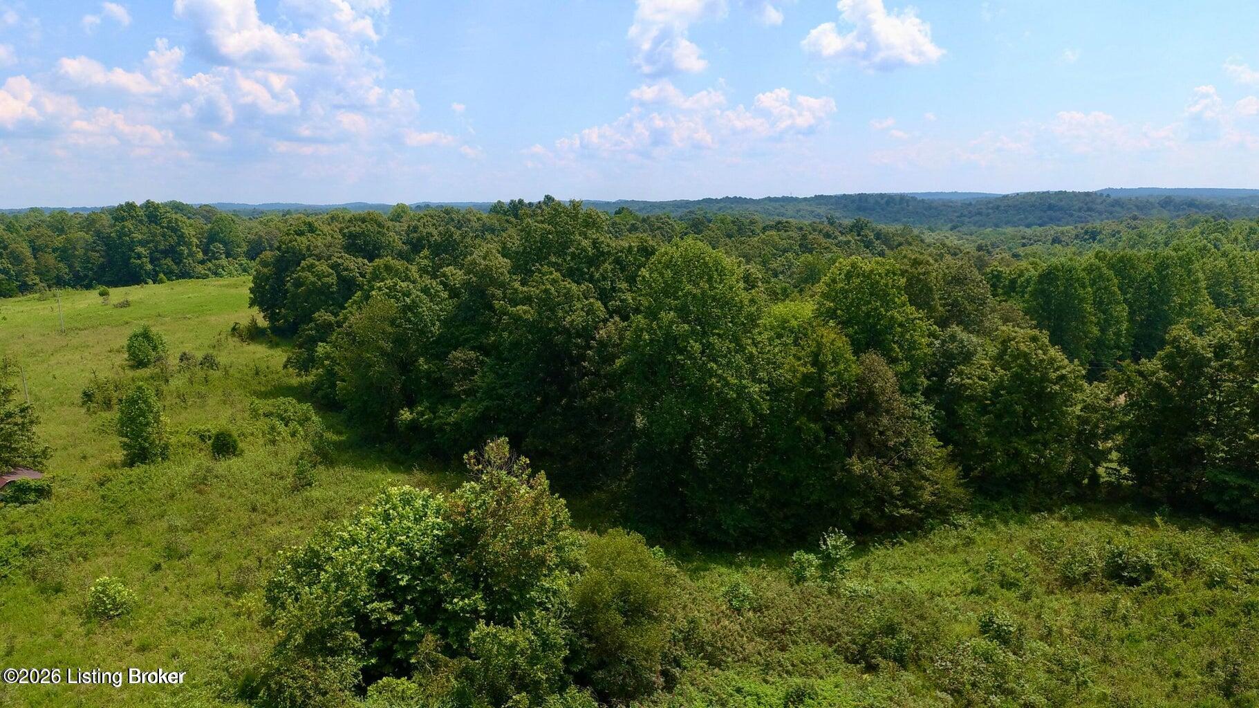 401 Fox Run Rd Property Photo 3