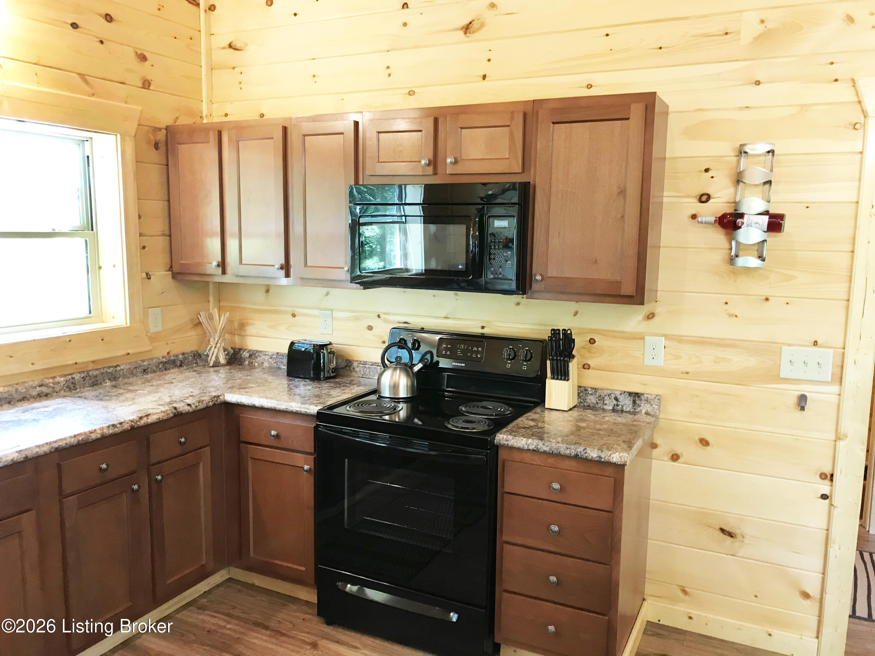 578 Scenic Heights Rd Property Photo 8
