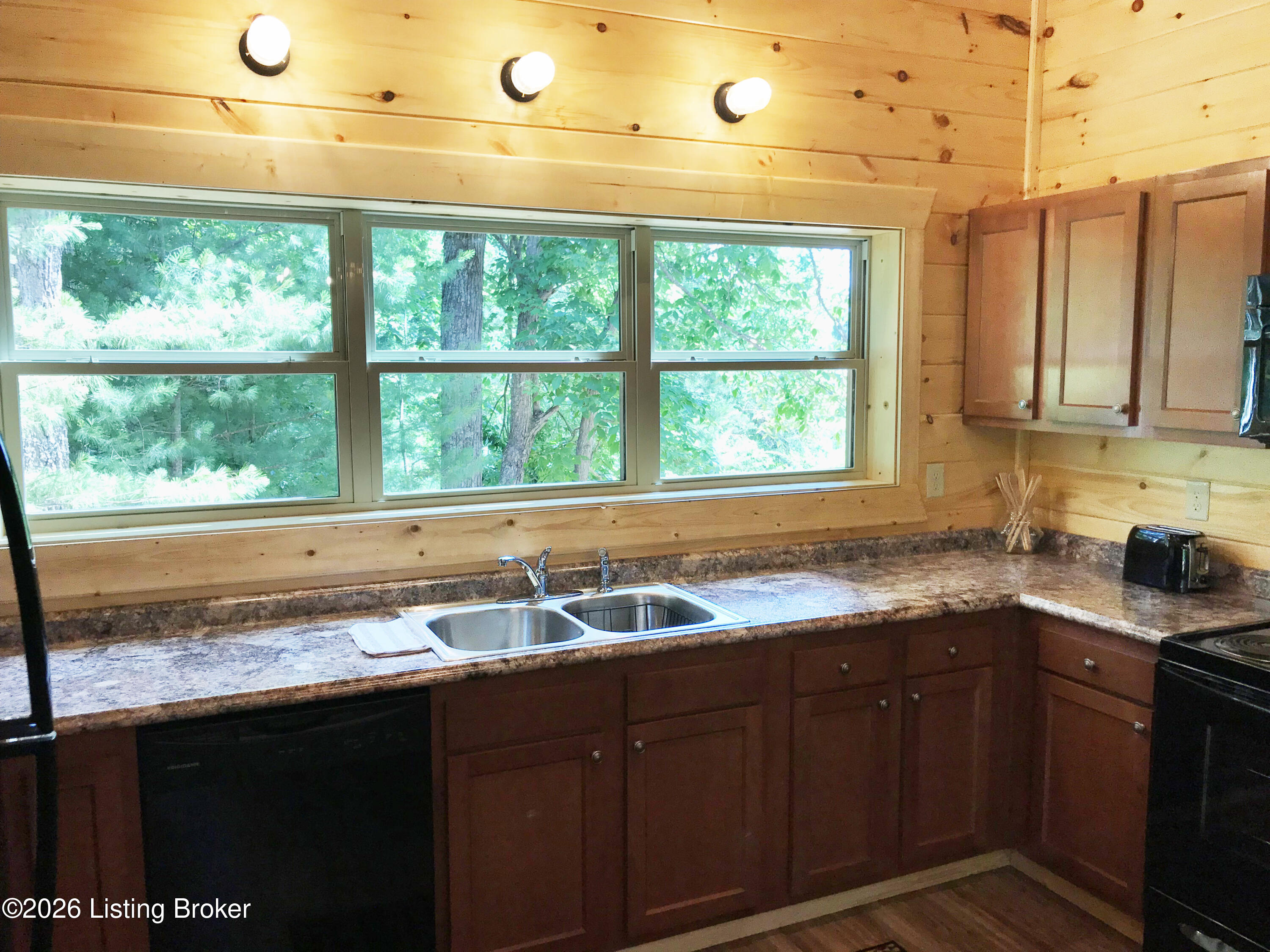 578 Scenic Heights Rd Property Photo 9