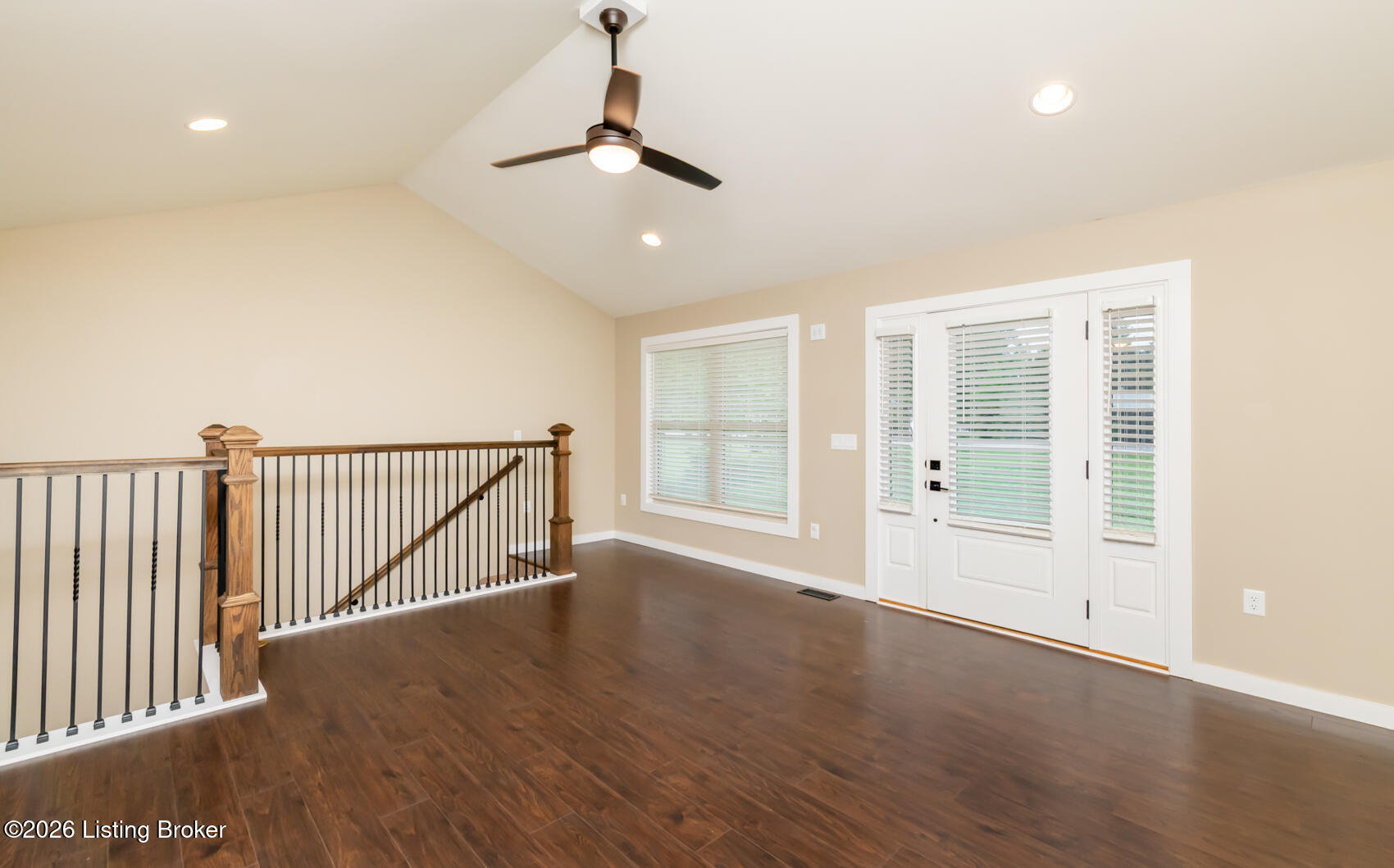 369 Meadowview Dr Property Photo 5