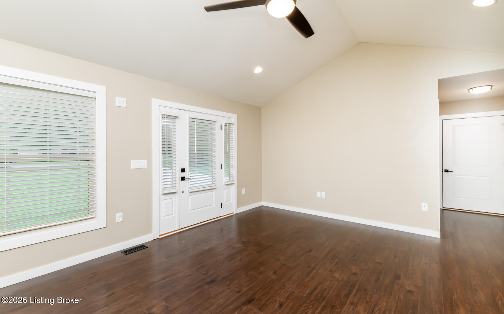 369 Meadowview Dr Property Photo 7
