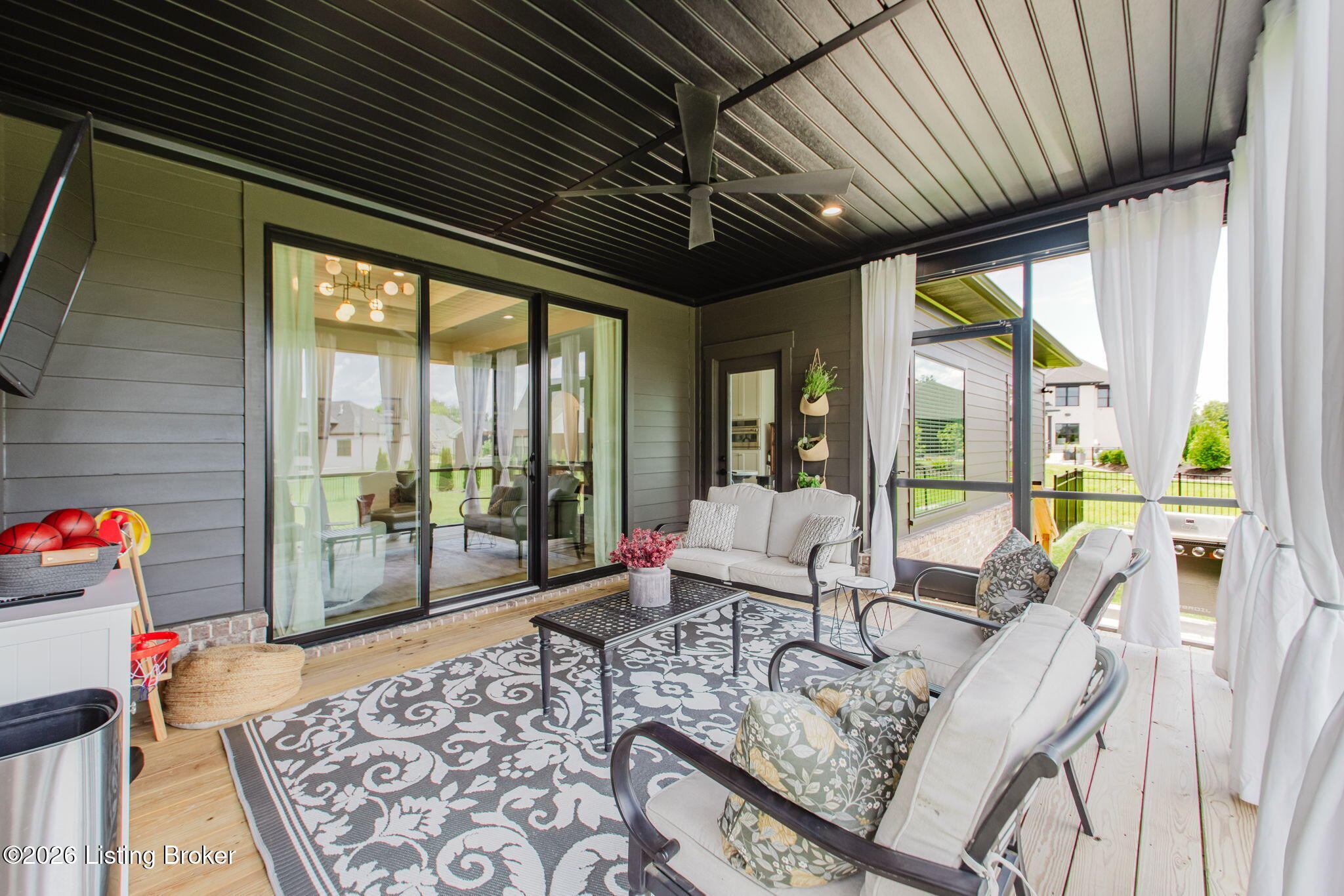 7395 Edith Way Property Photo 14
