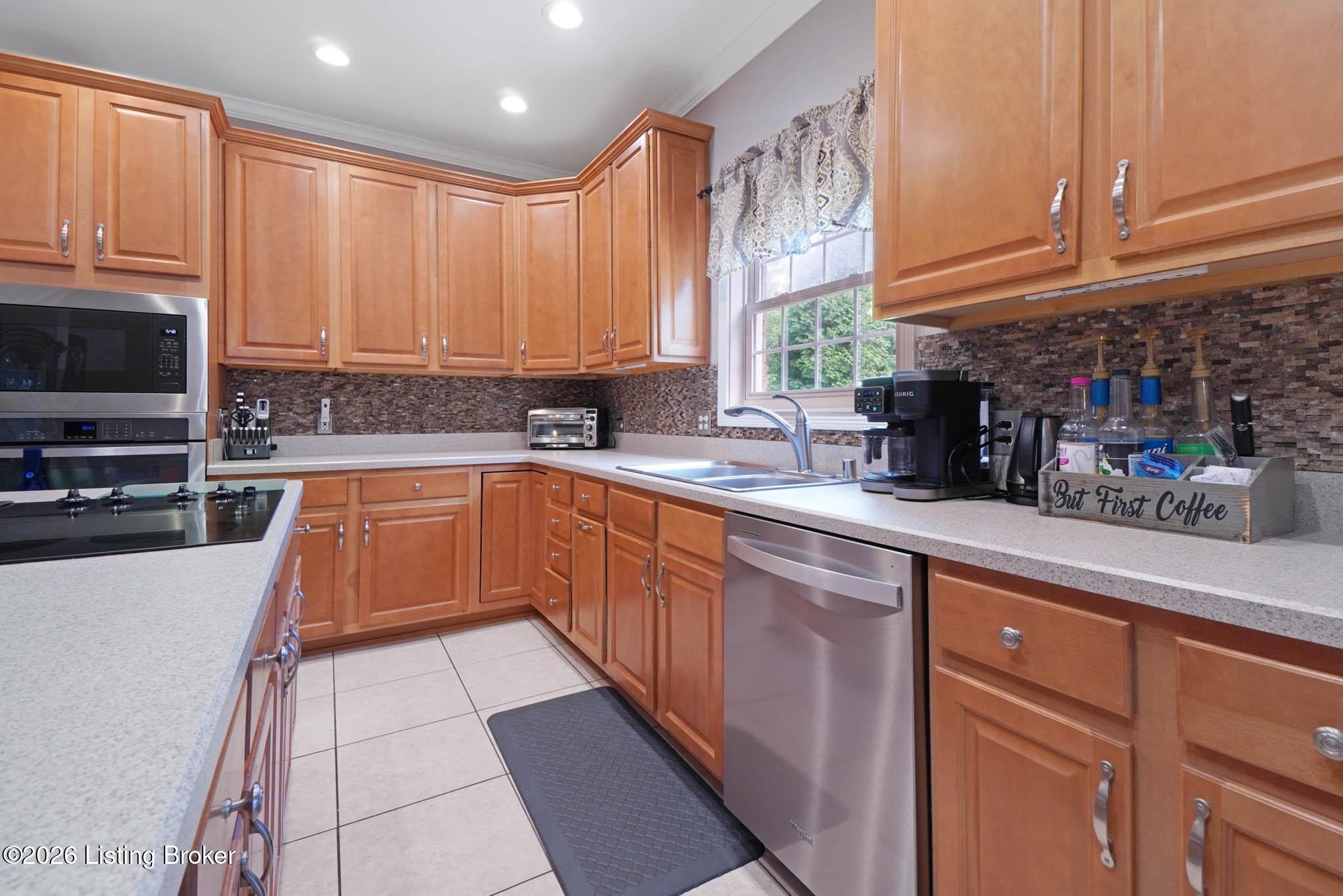 6608 Eastwind Way Property Photo 24