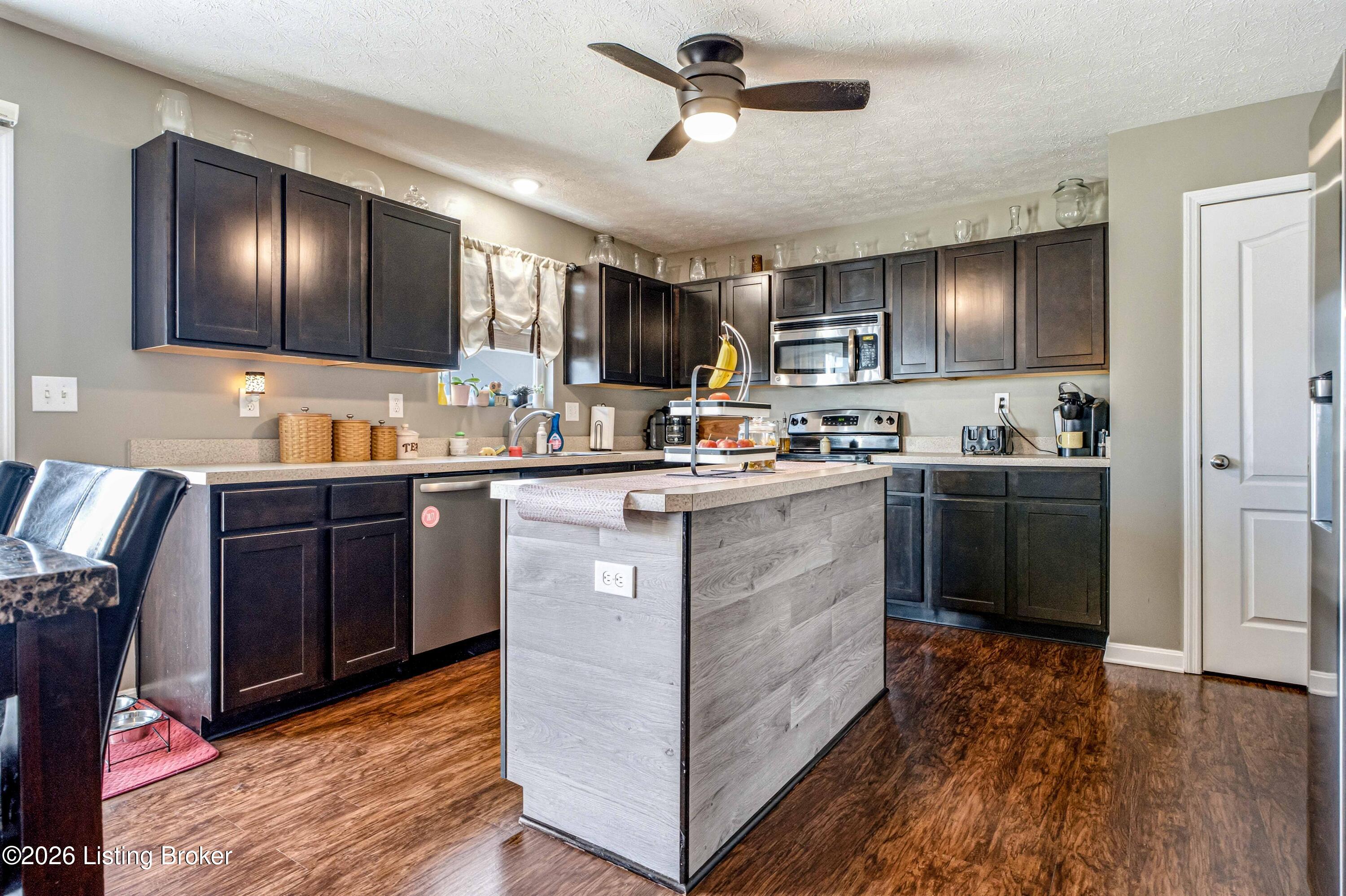 7050 Beamtree Dr Property Photo 8