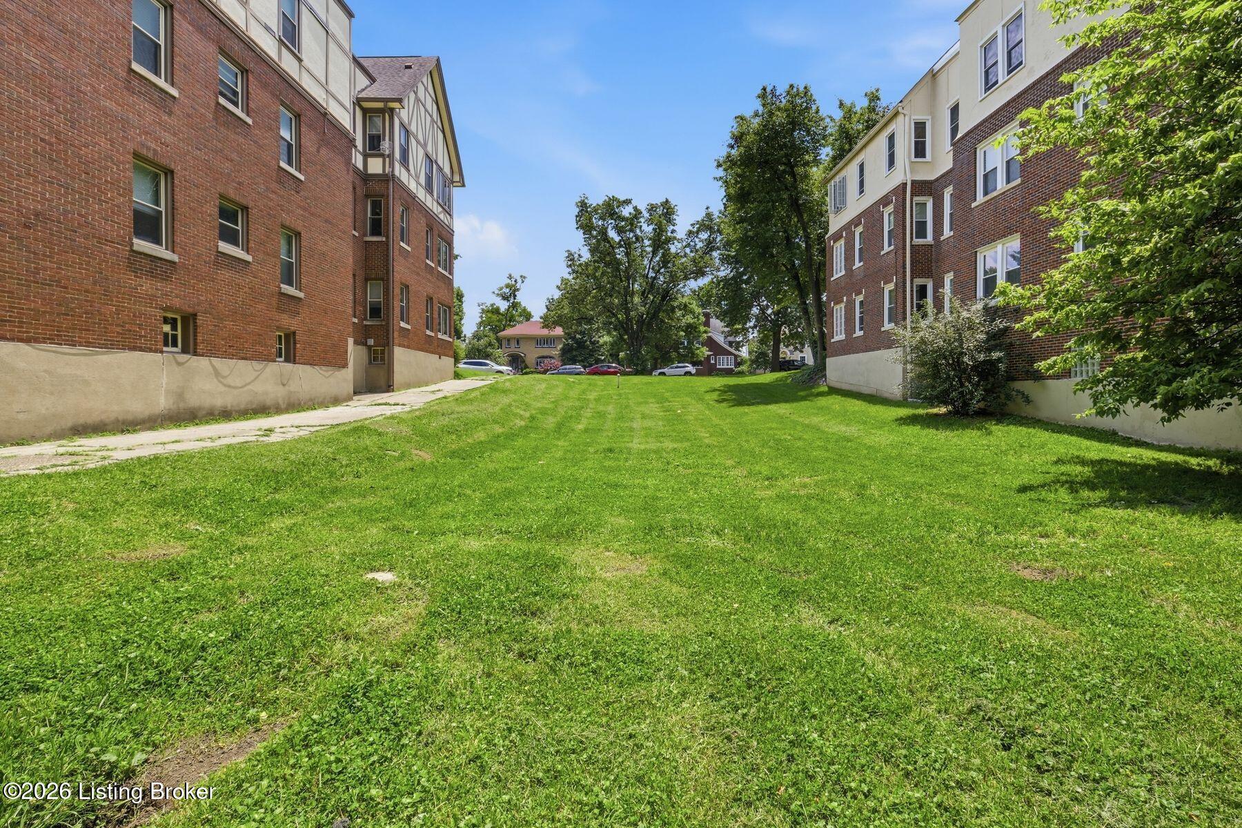 2055 Douglass Blvd Property Photo 7