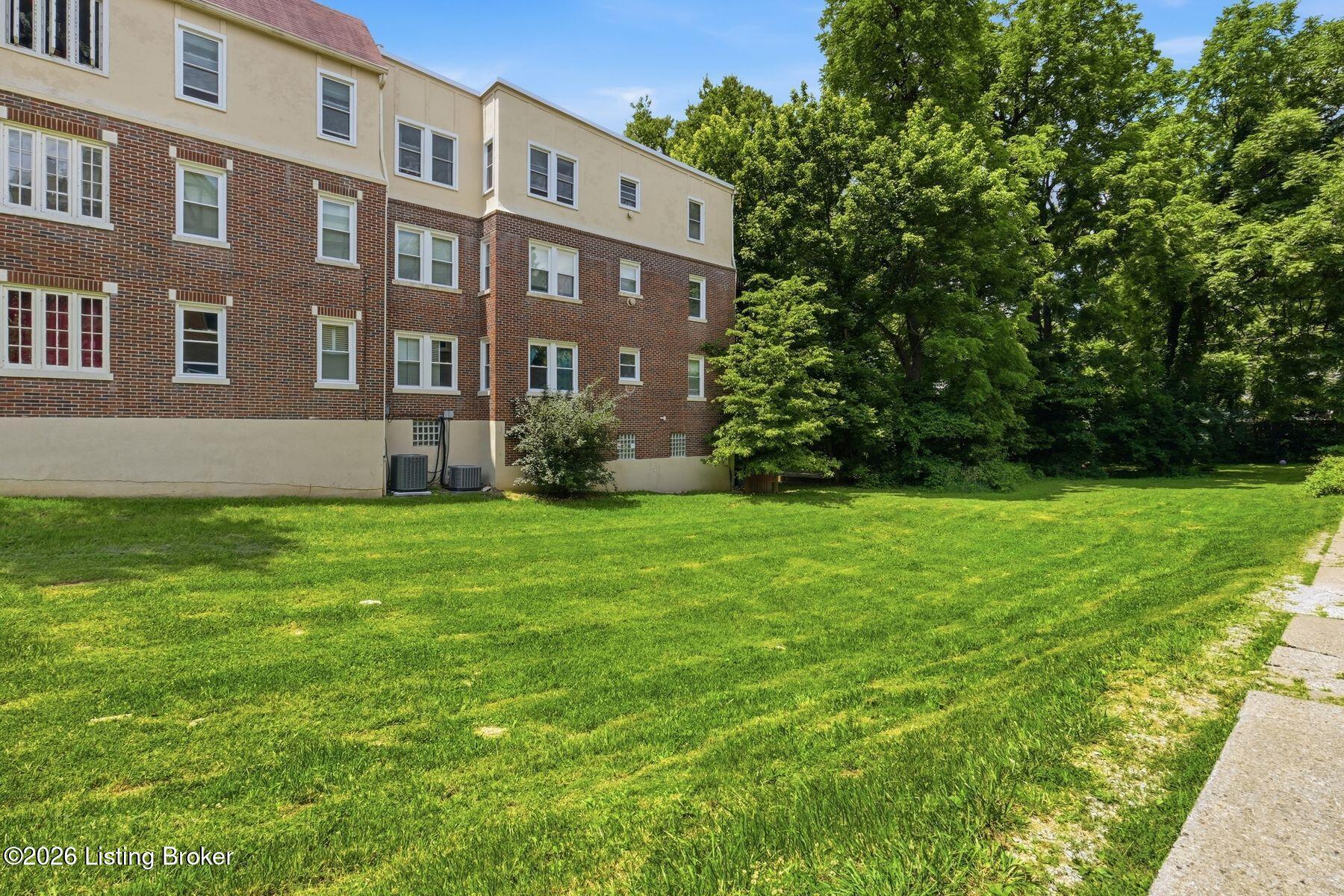 2055 Douglass Blvd Property Photo 10