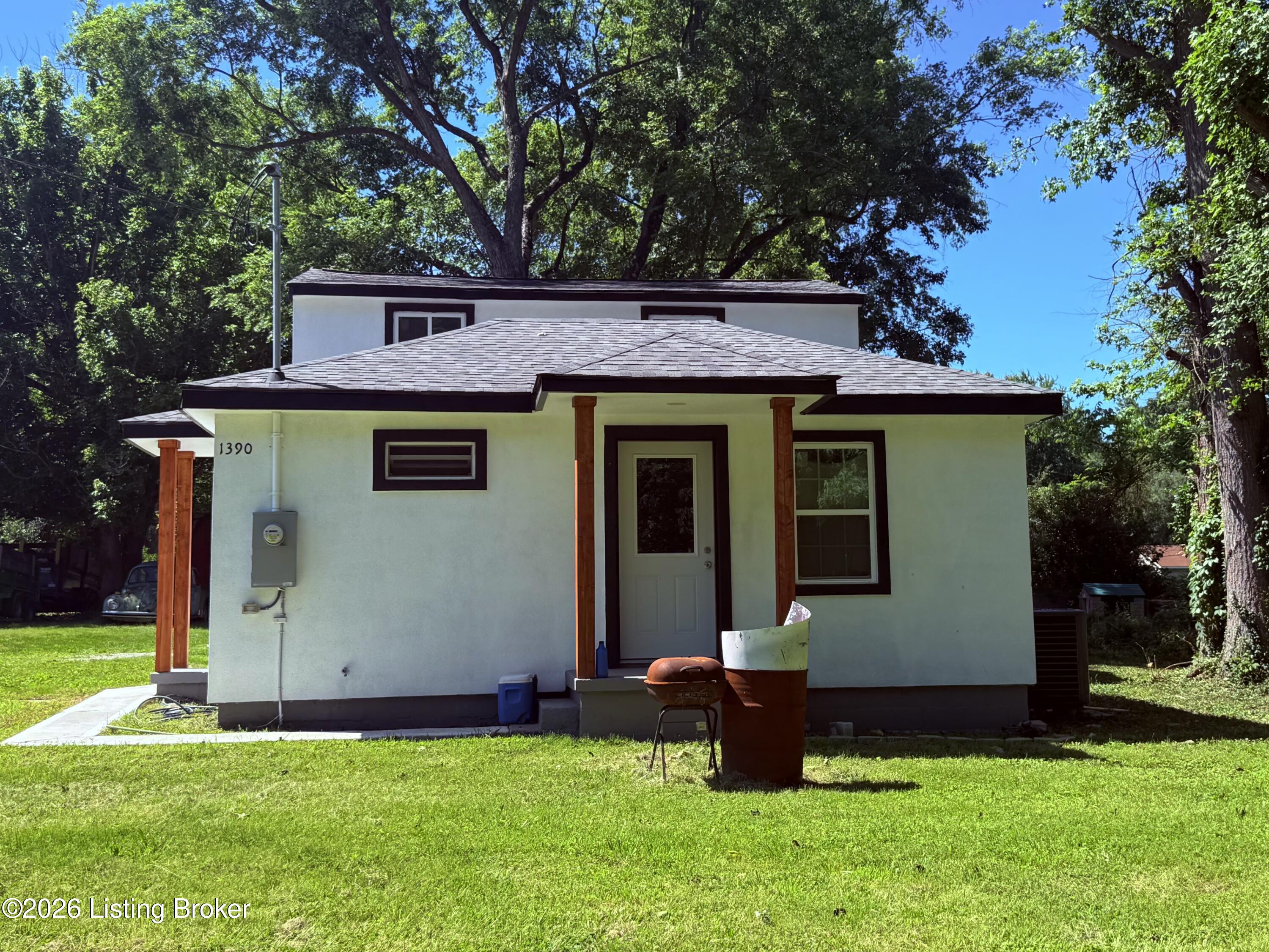 13900 S Lyons Ave Property Photo 1