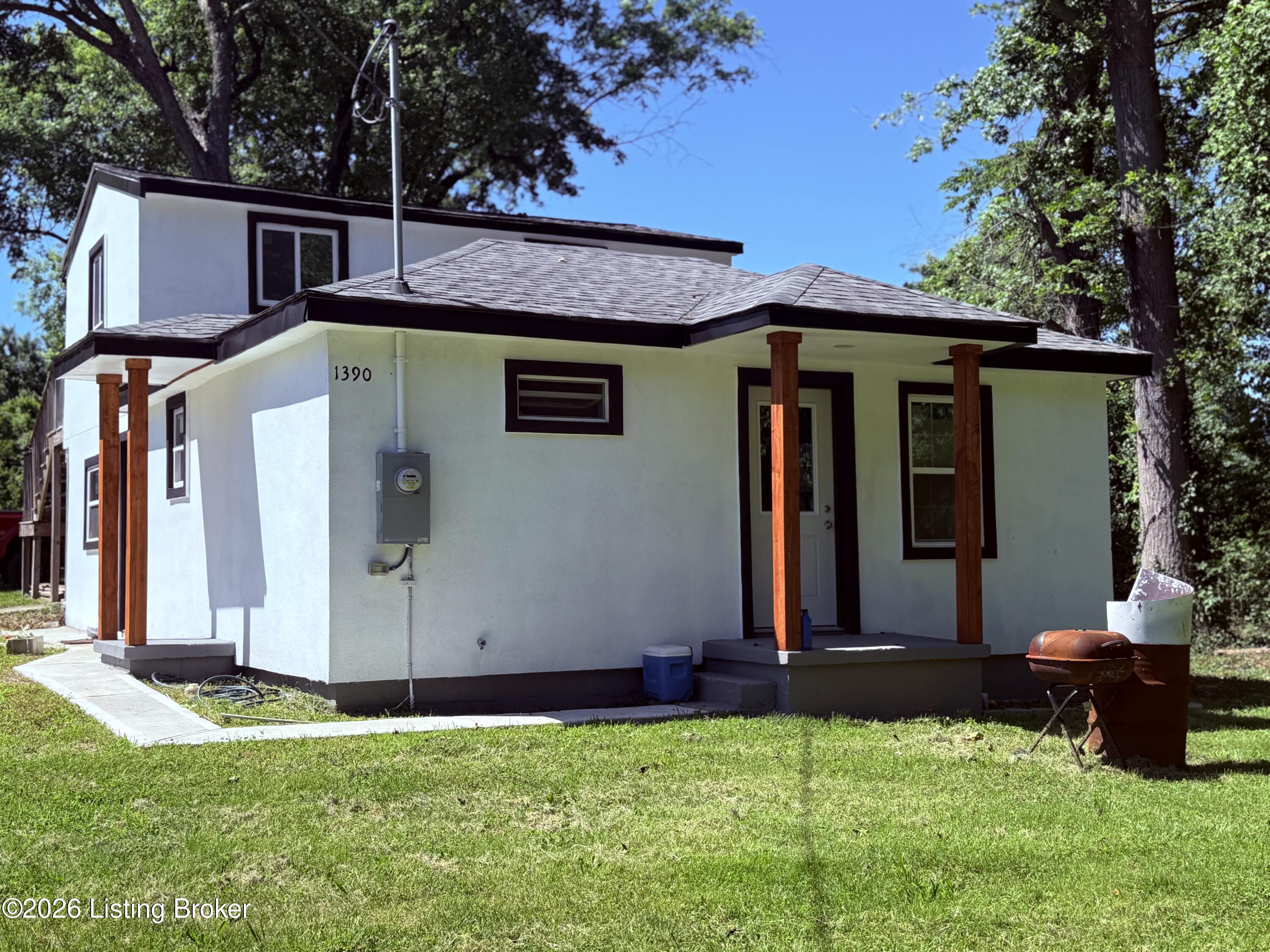 13900 S Lyons Ave Property Photo 3