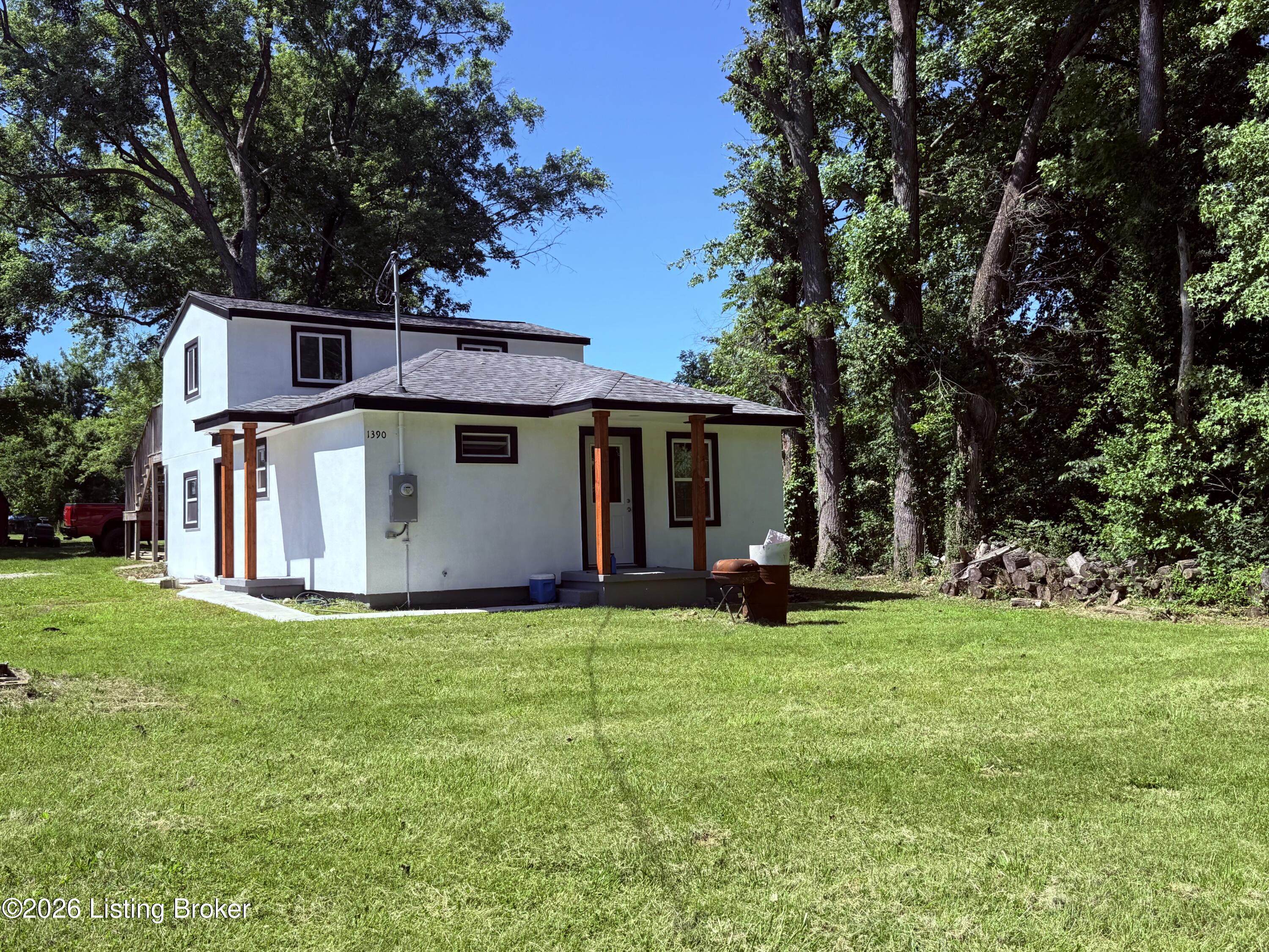 13900 S Lyons Ave Property Photo 4