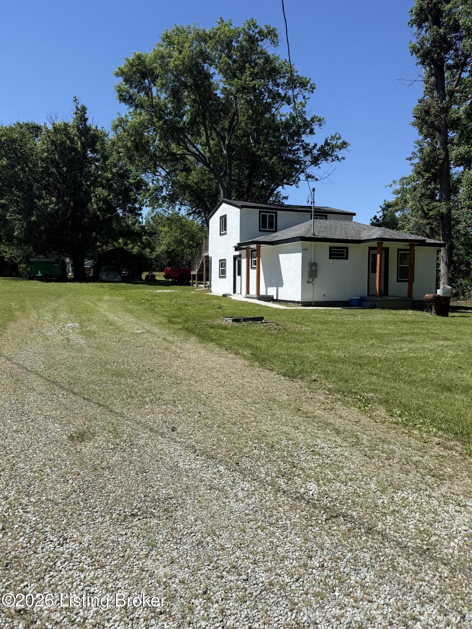 13900 S Lyons Ave Property Photo 5