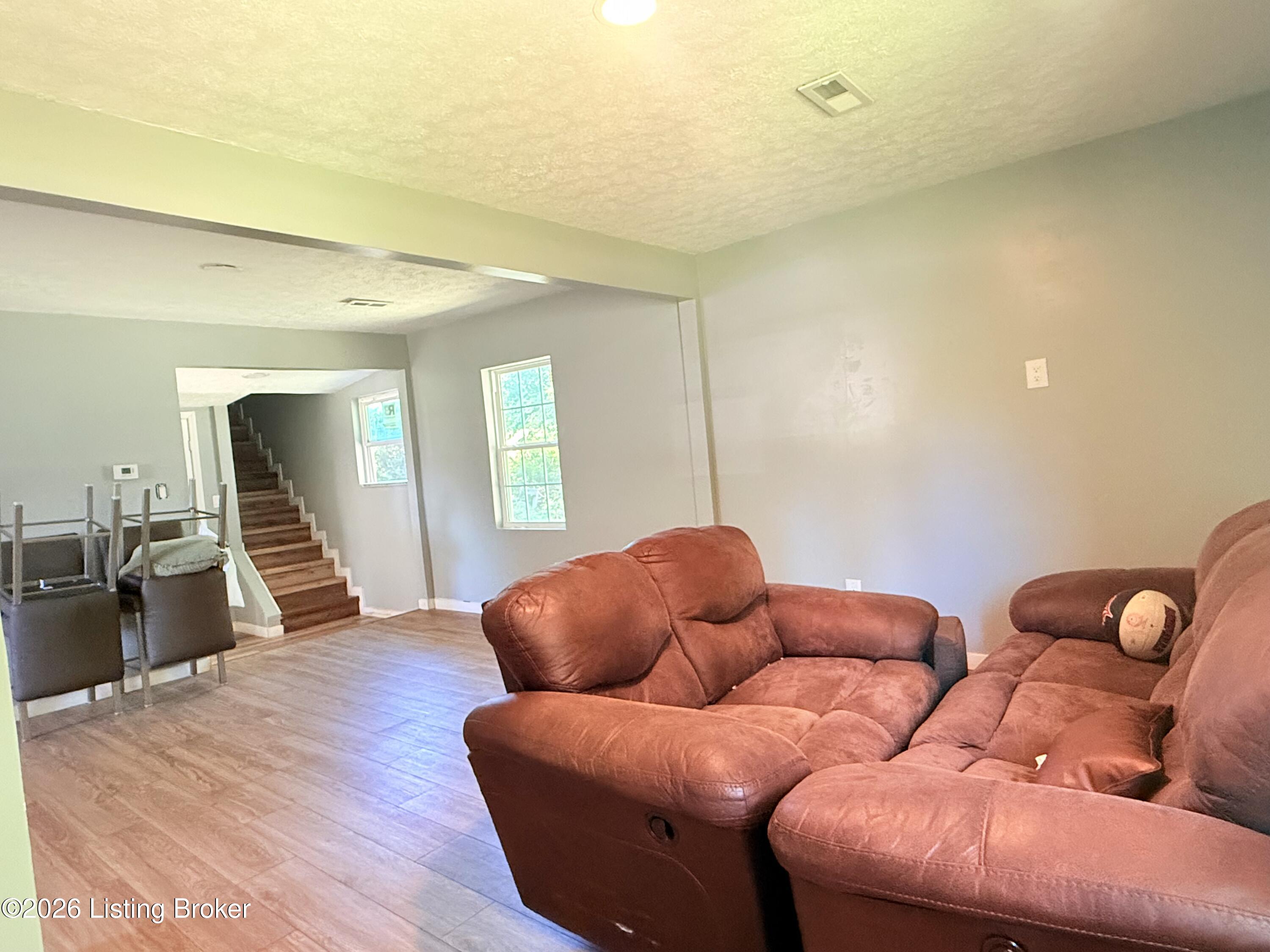 13900 S Lyons Ave Property Photo 8