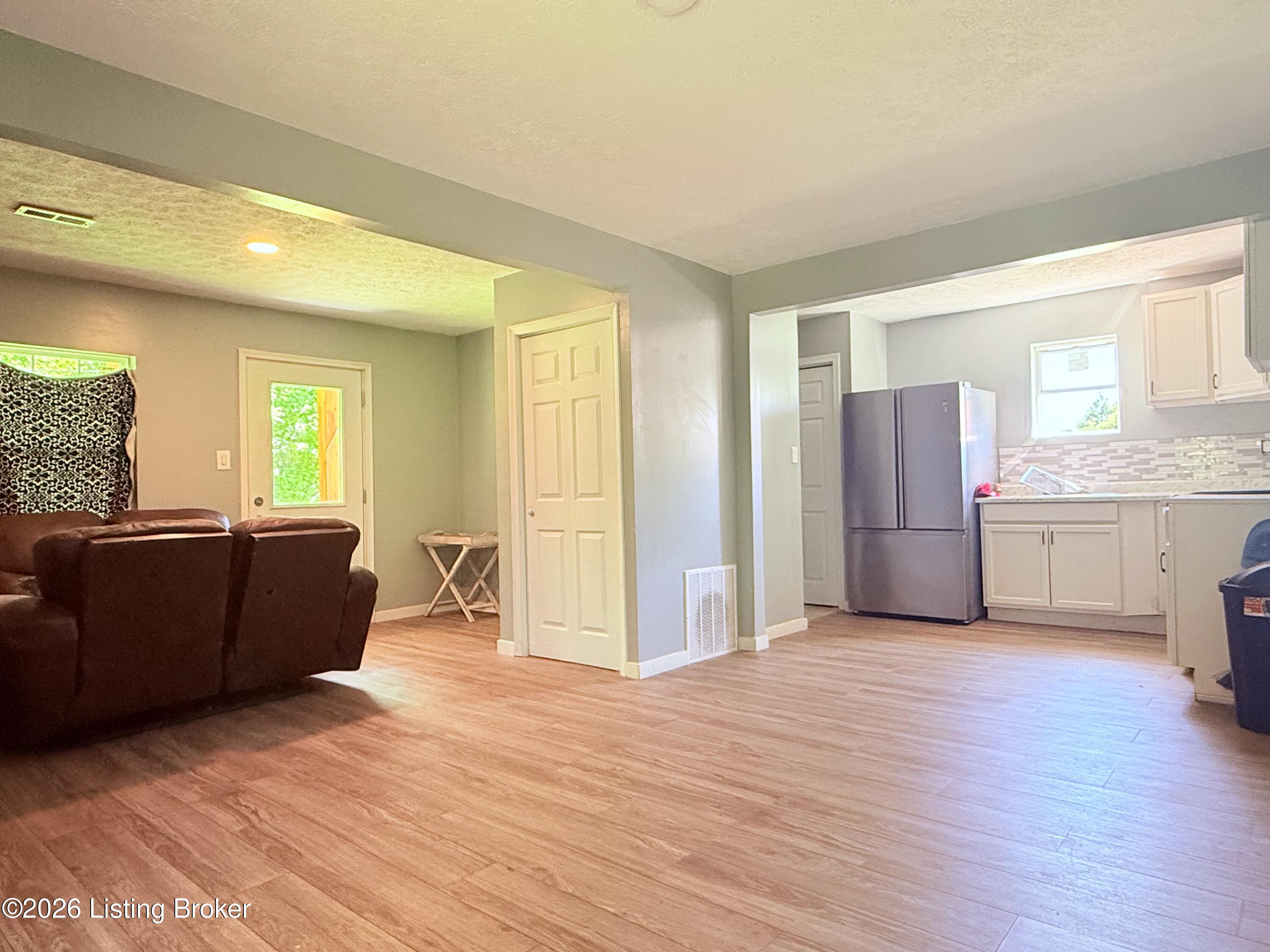 13900 S Lyons Ave Property Photo 10