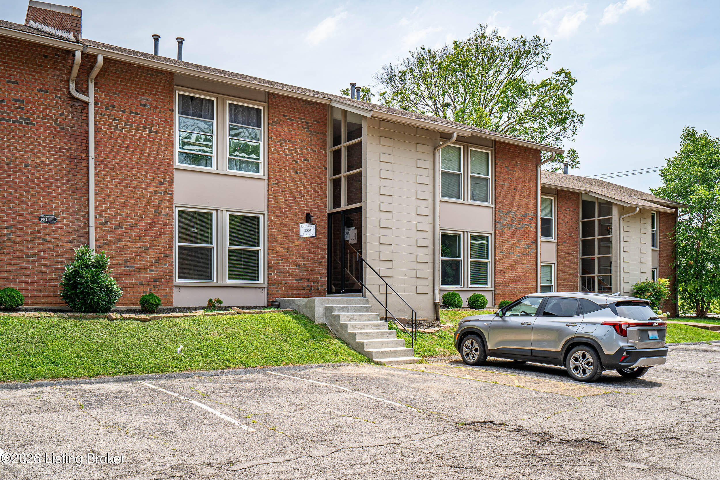 2505 Lindsay Ave Apt 5 Property Photo 2