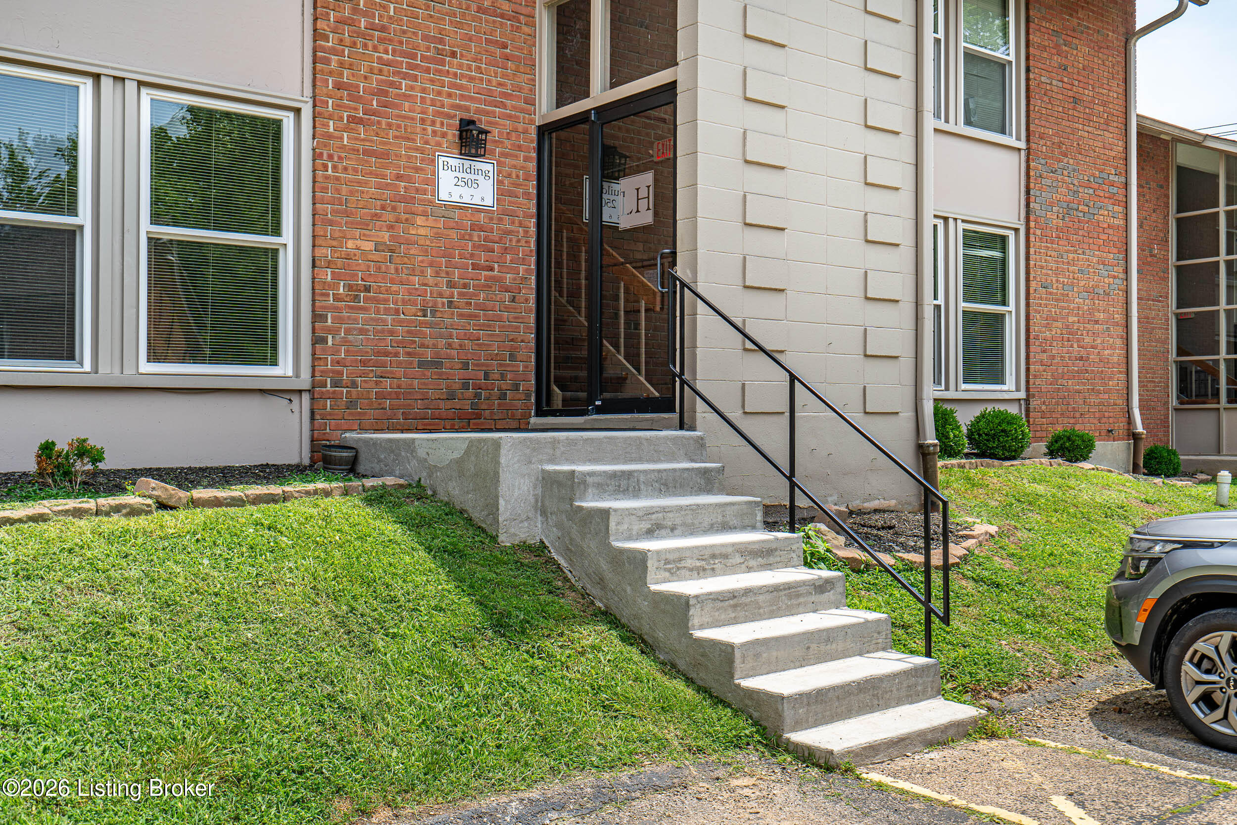 2505 Lindsay Ave Apt 5 Property Photo 3