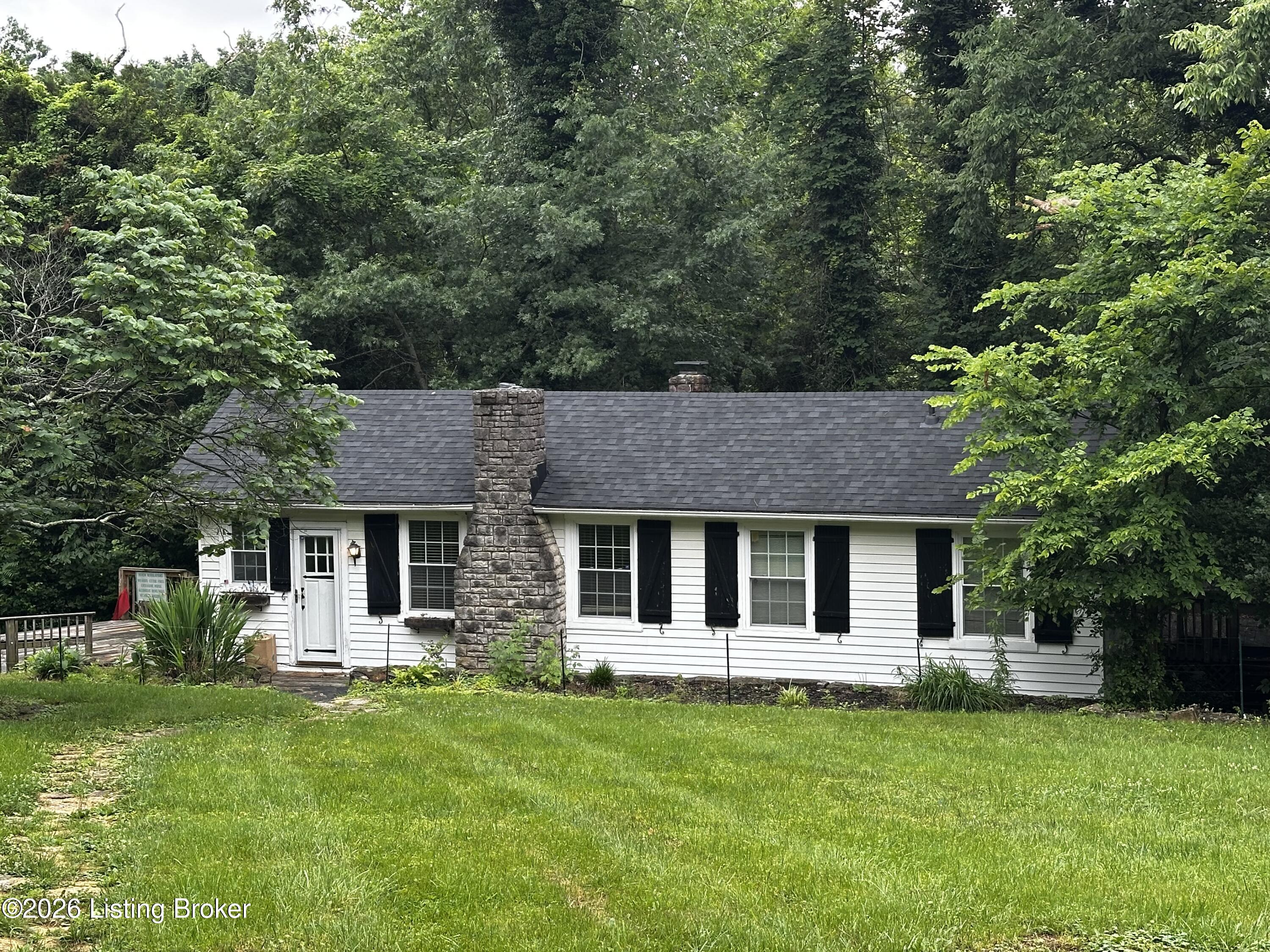8330 Ballardsville Rd Property Photo 2