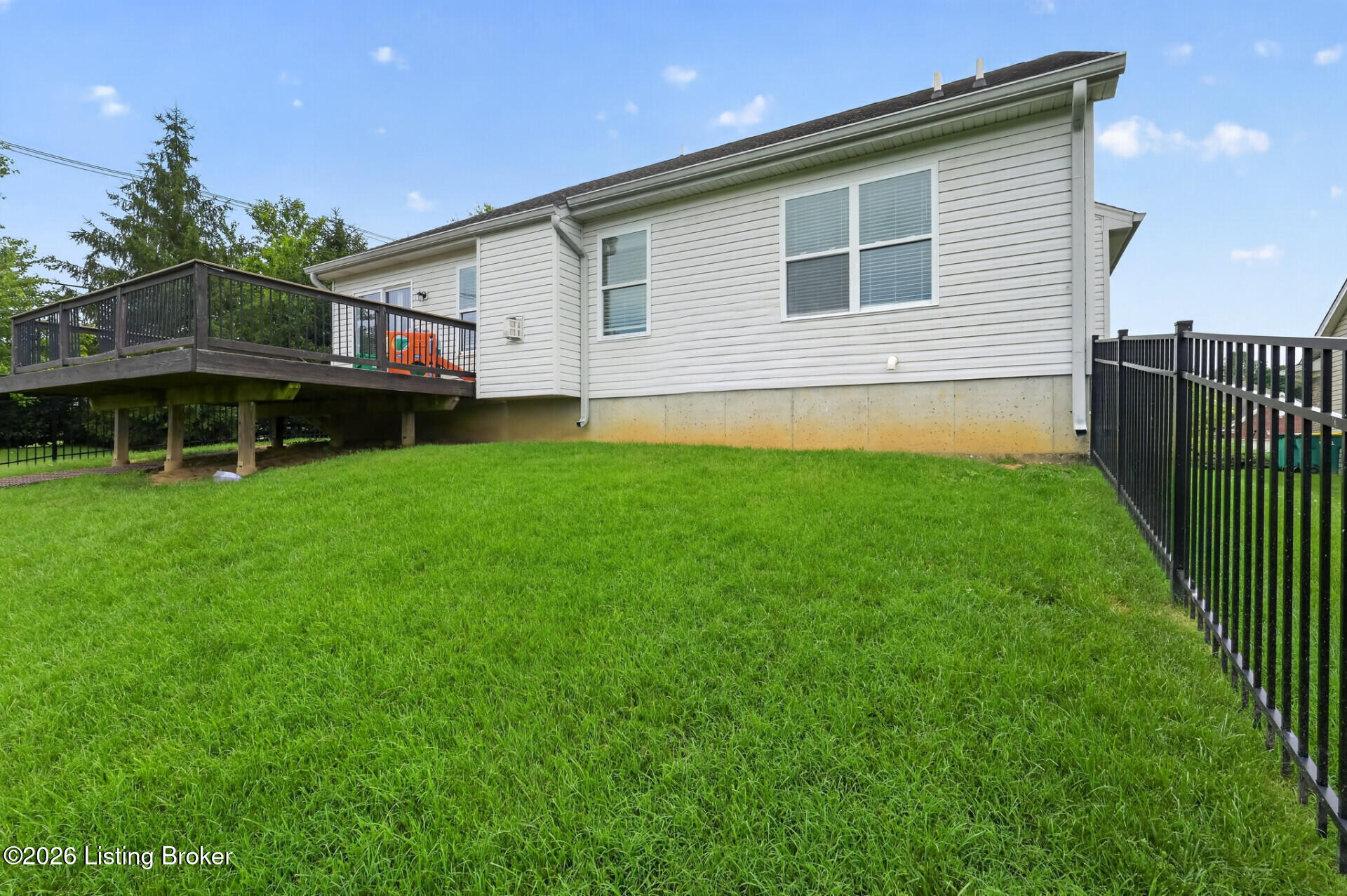17512 Stallion Way Property Photo 15