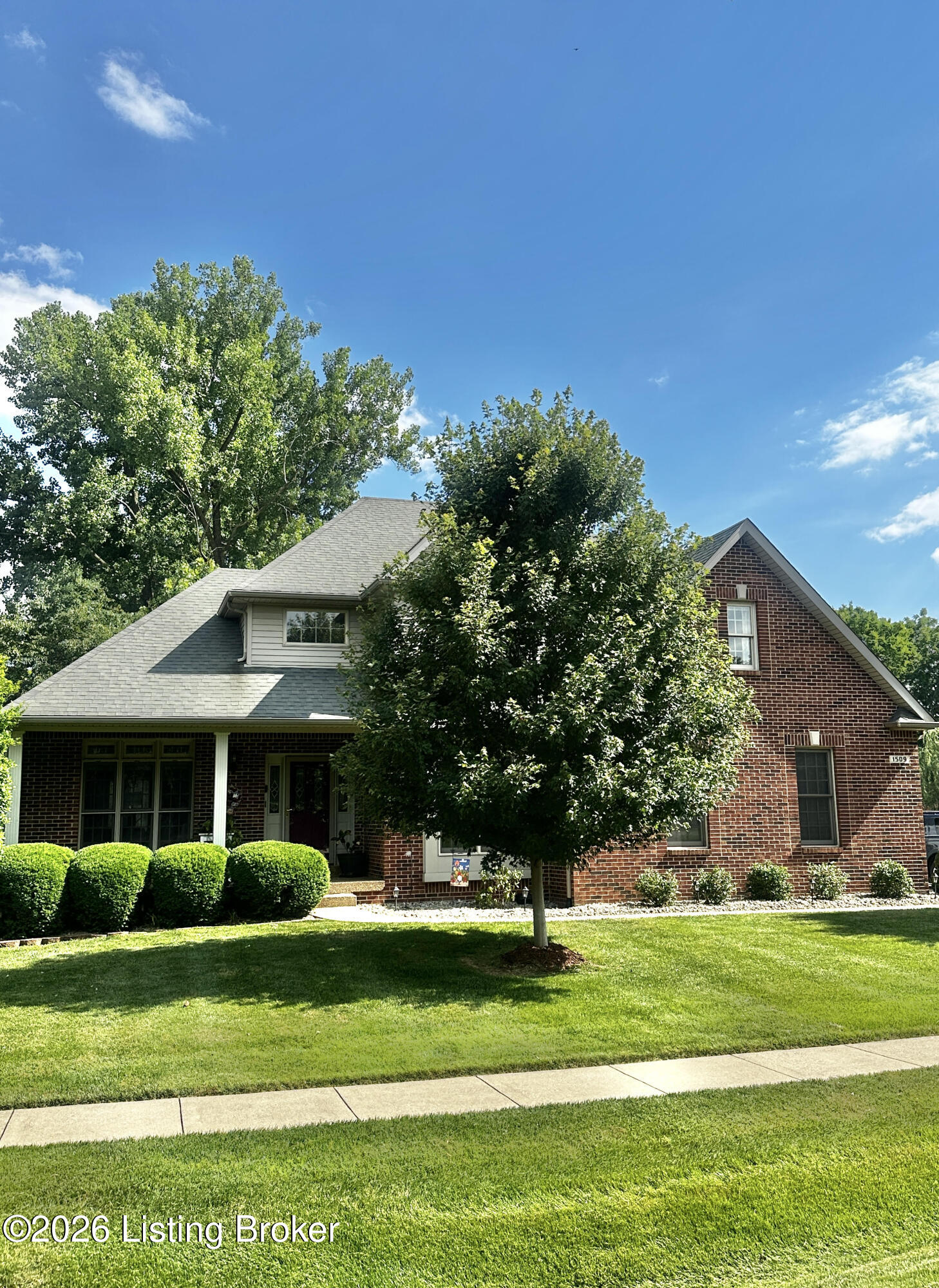 1509 Manchester Dr Property Photo 3