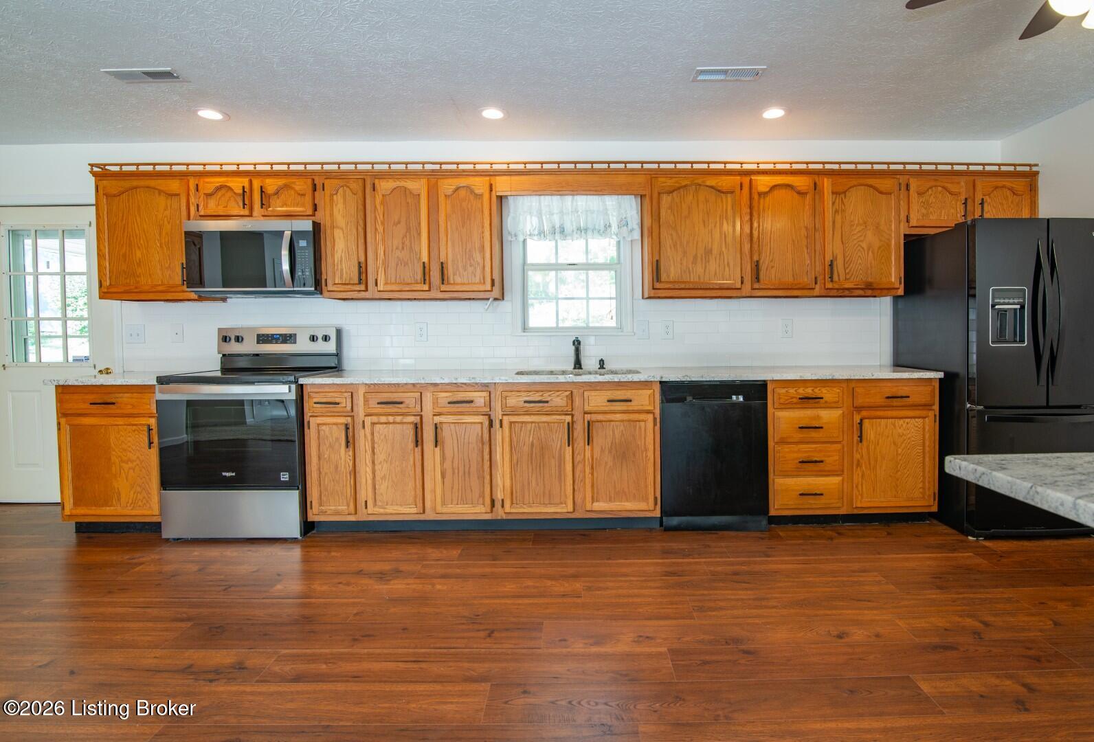 70 Dreamland Rd Property Photo 27