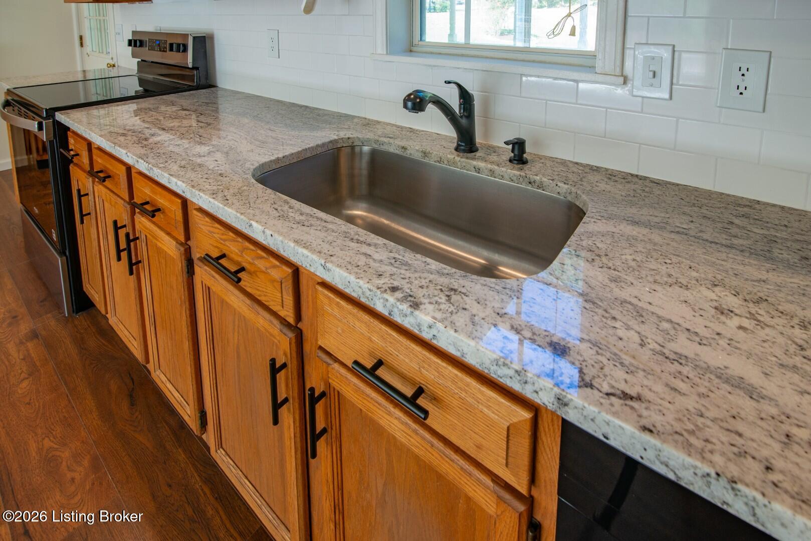 70 Dreamland Rd Property Photo 28