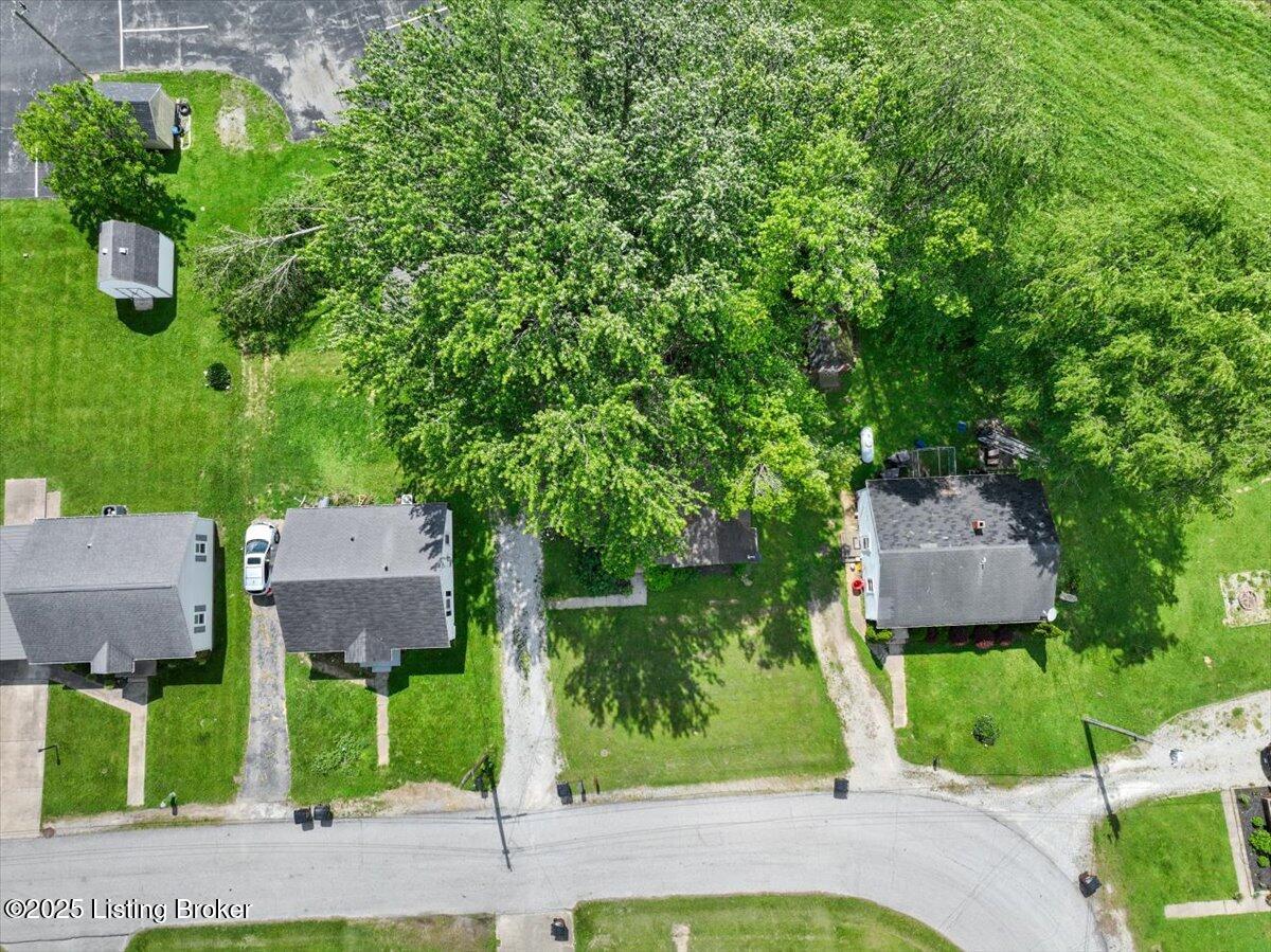 124 Maple Ave Property Photo 4