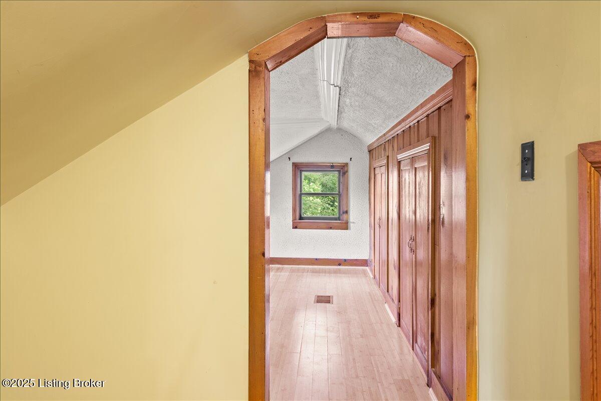 124 Maple Ave Property Photo 16