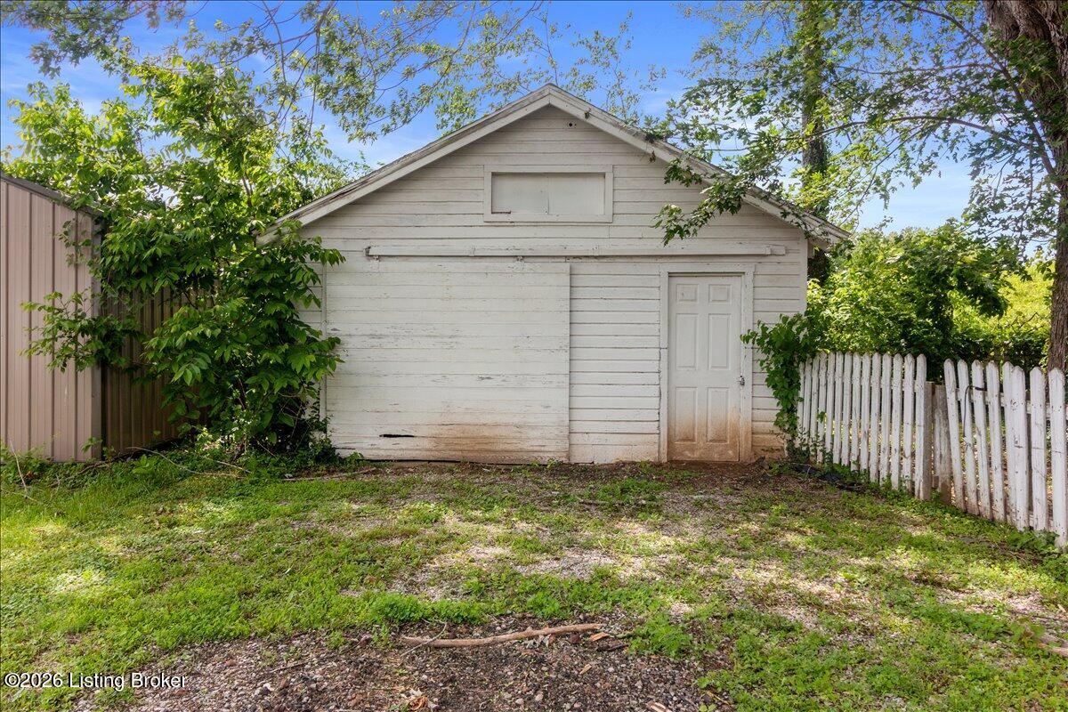 124 Maple Ave Property Photo 23