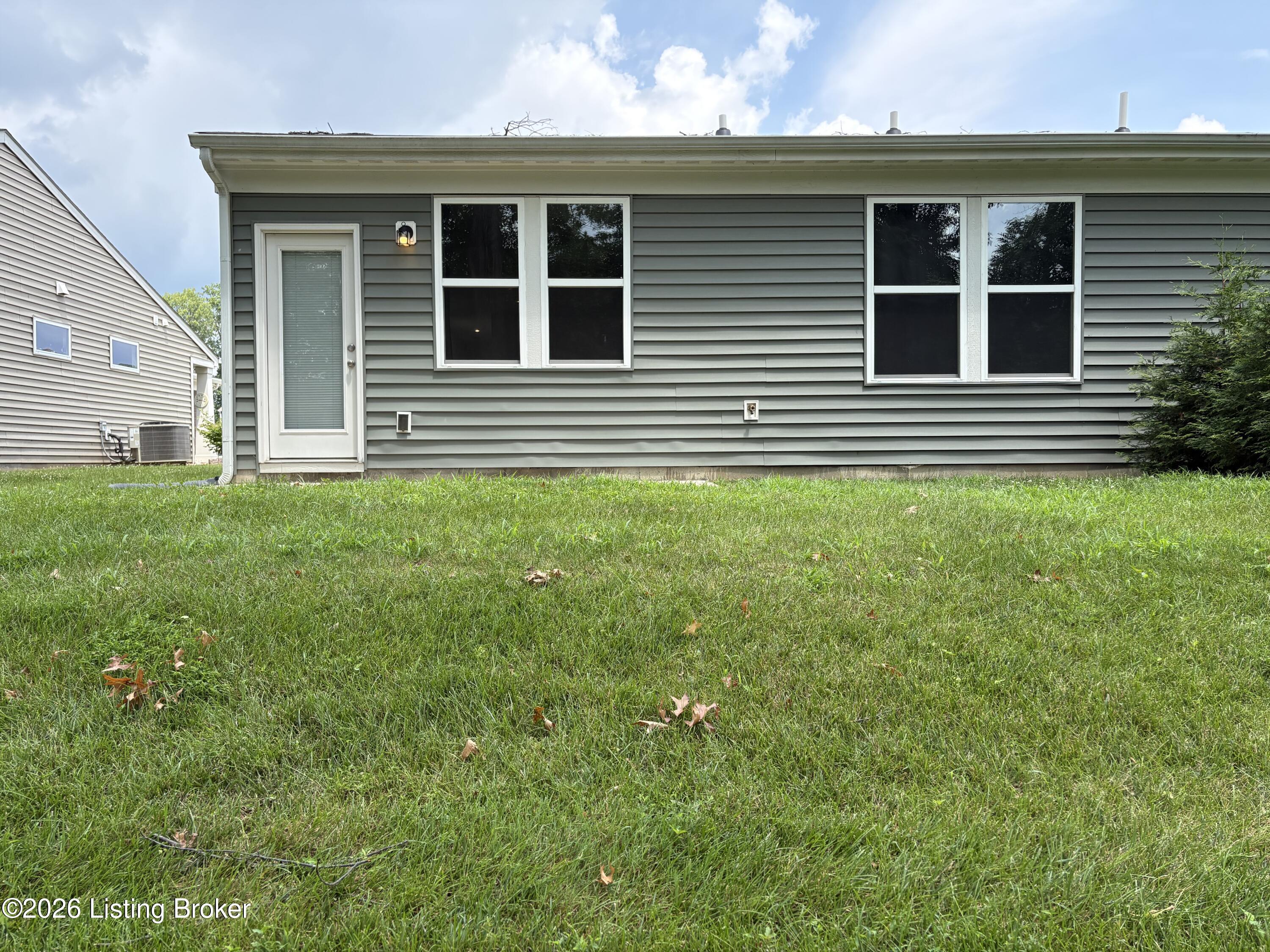 147 Harvest Moon Ct Property Photo 4