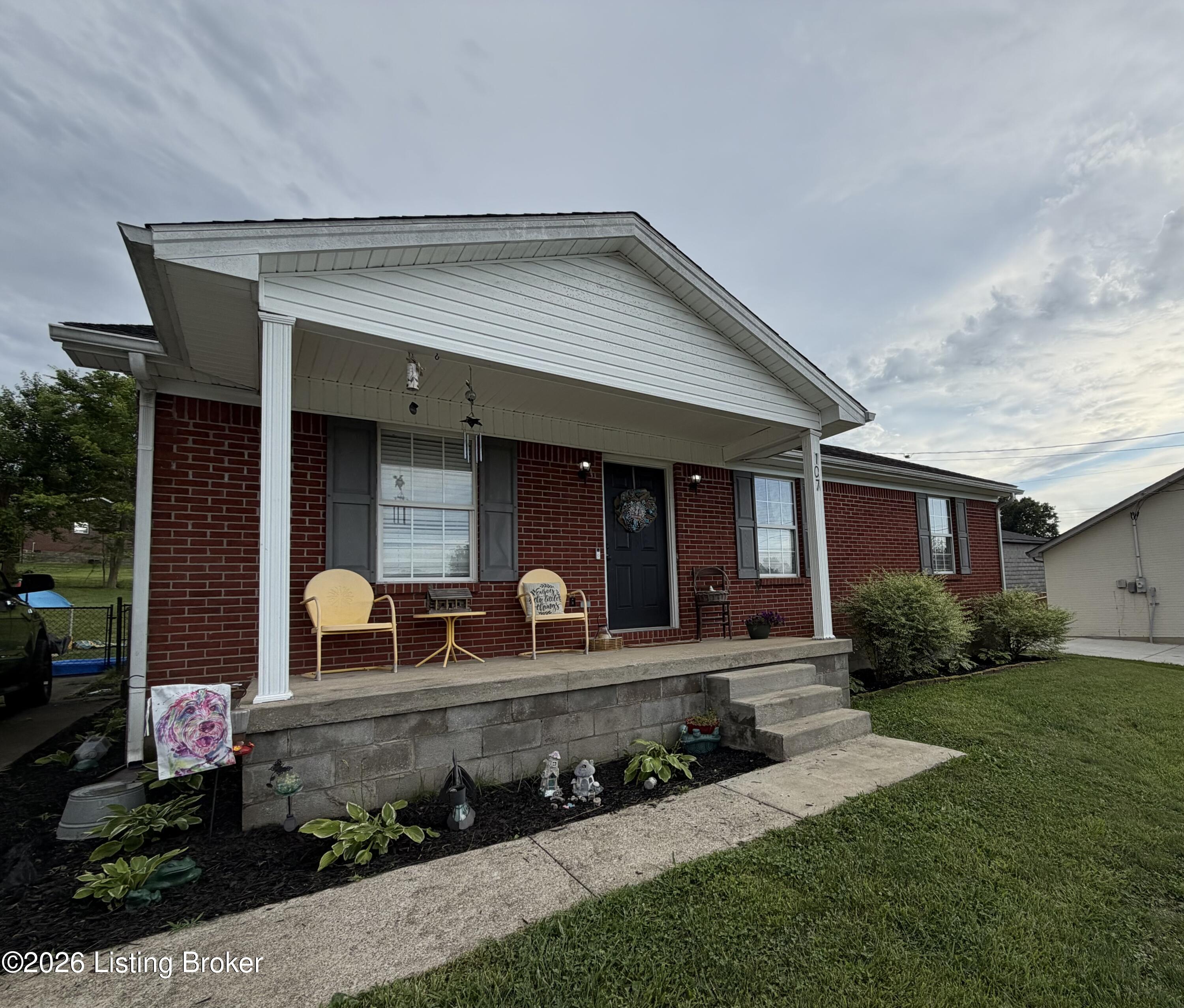 107 Watts Ct Property Photo 1