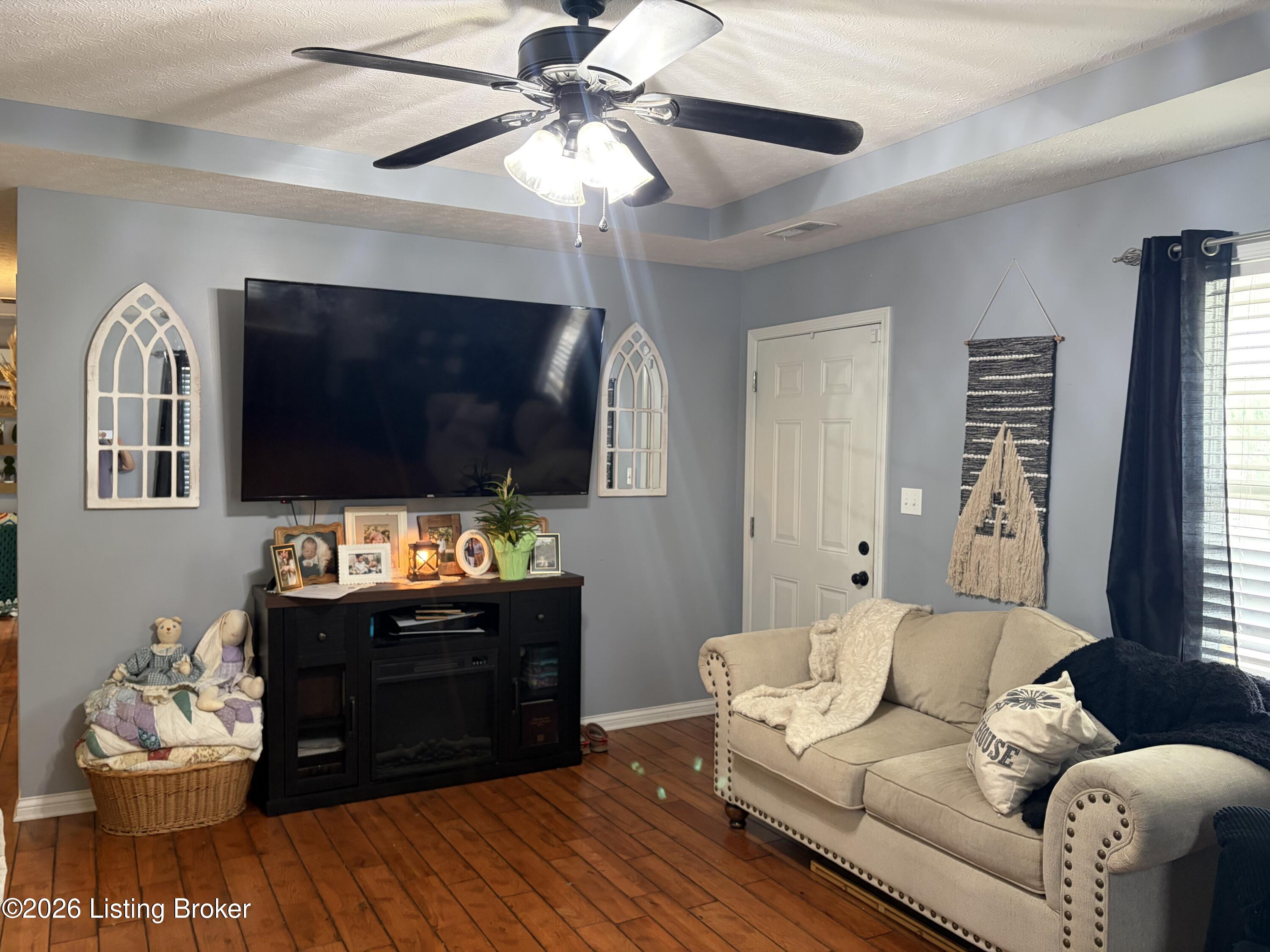 107 Watts Ct Property Photo 3