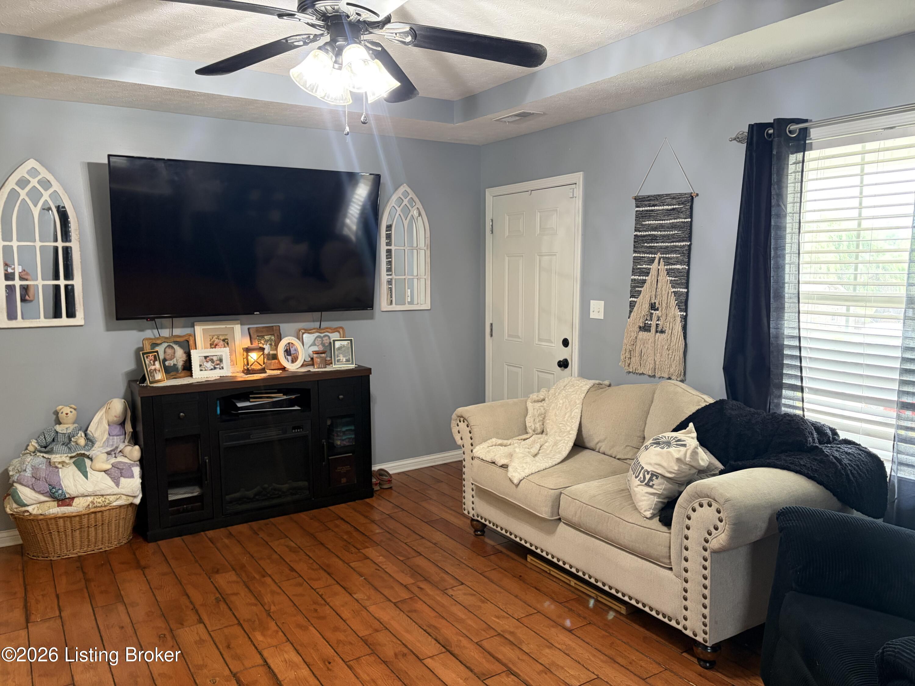 107 Watts Ct Property Photo 6