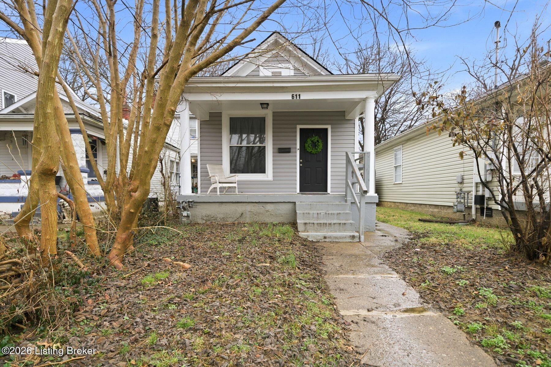 611 E Hill St Property Photo 1