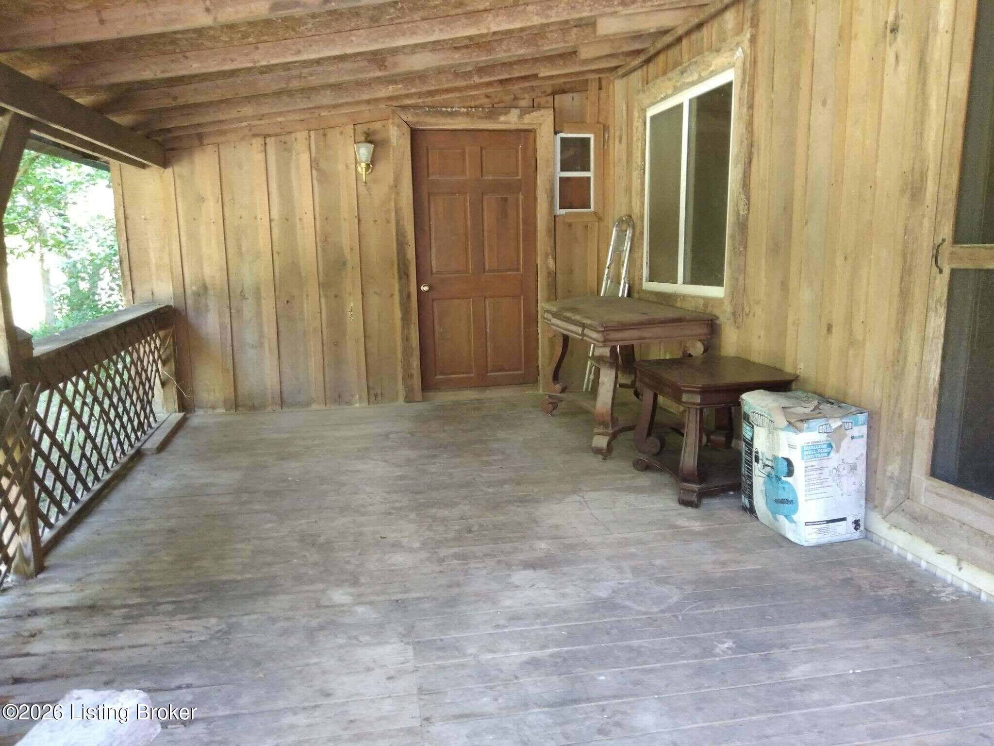 1010 N Spillman Ln Property Photo 5