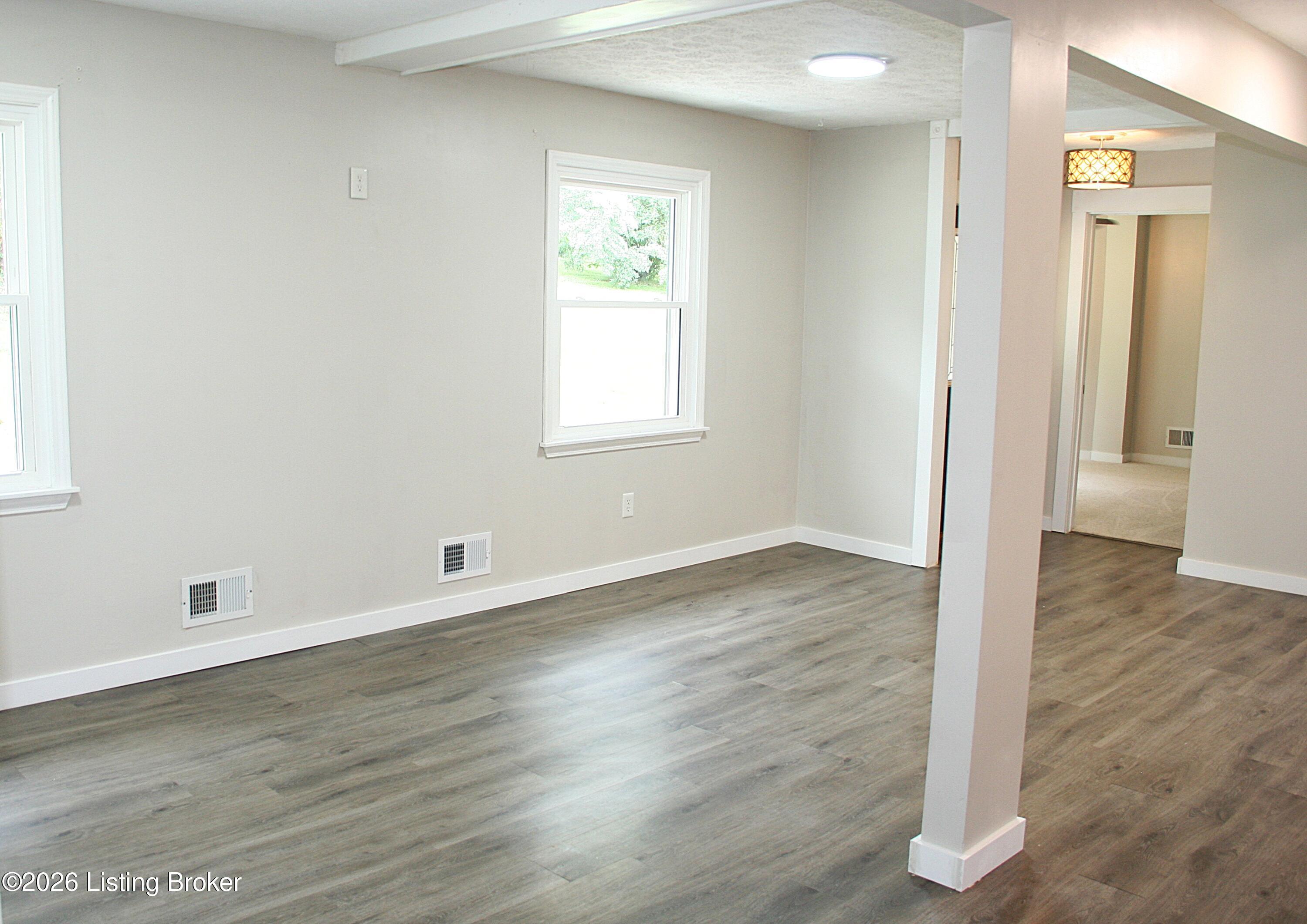 424 Old Mill Stream Ln Property Photo 5