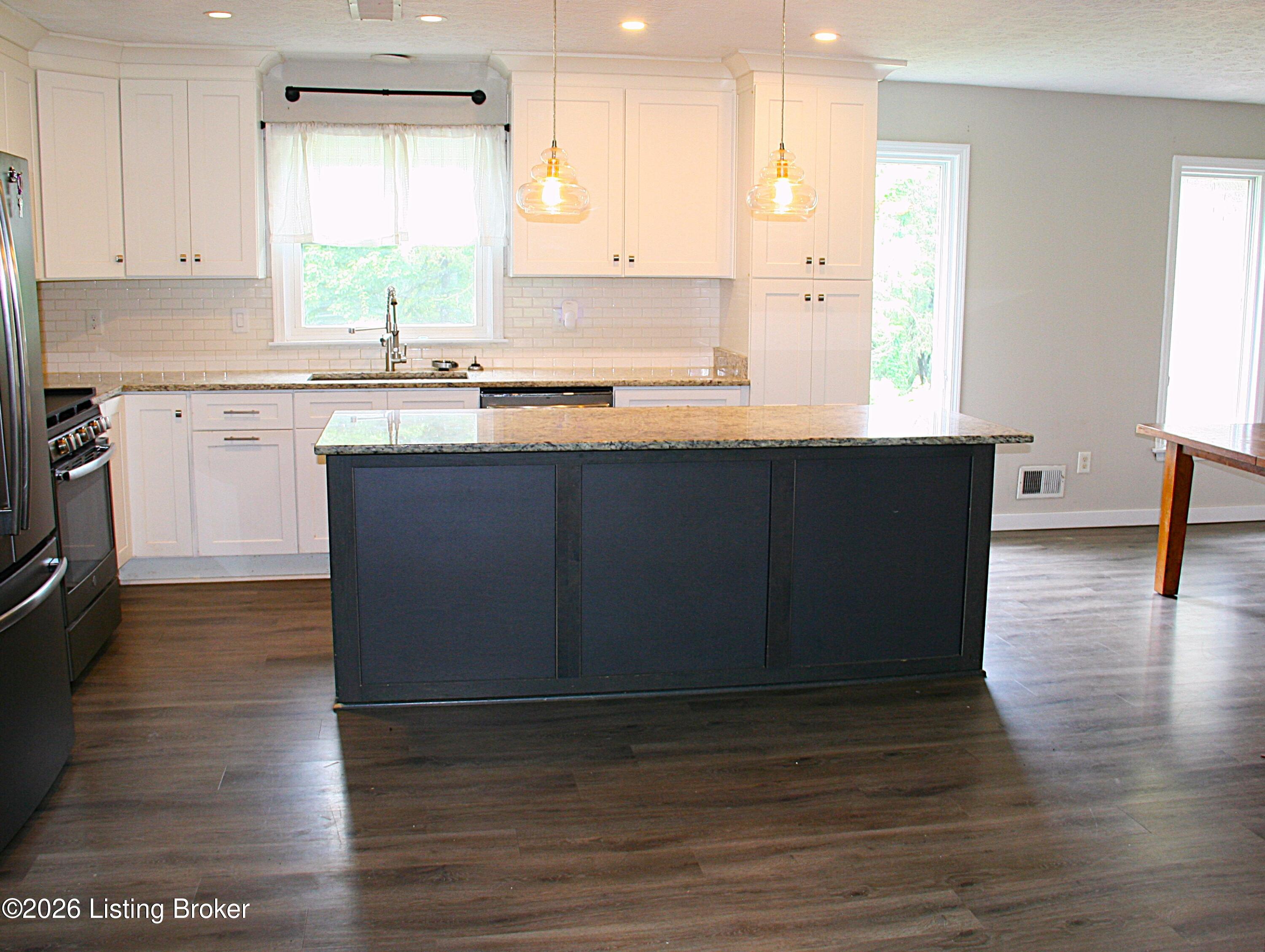 424 Old Mill Stream Ln Property Photo 8