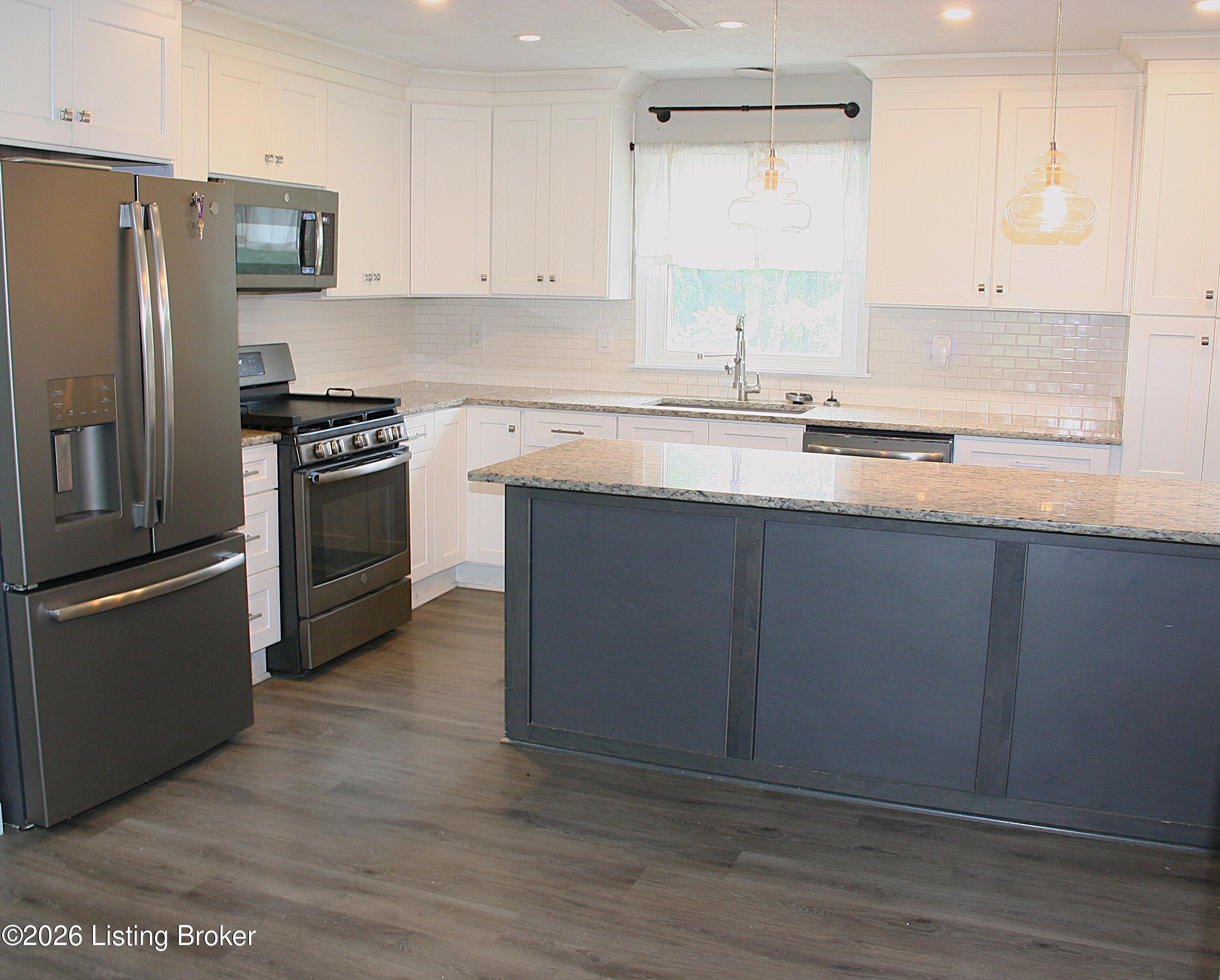 424 Old Mill Stream Ln Property Photo 9