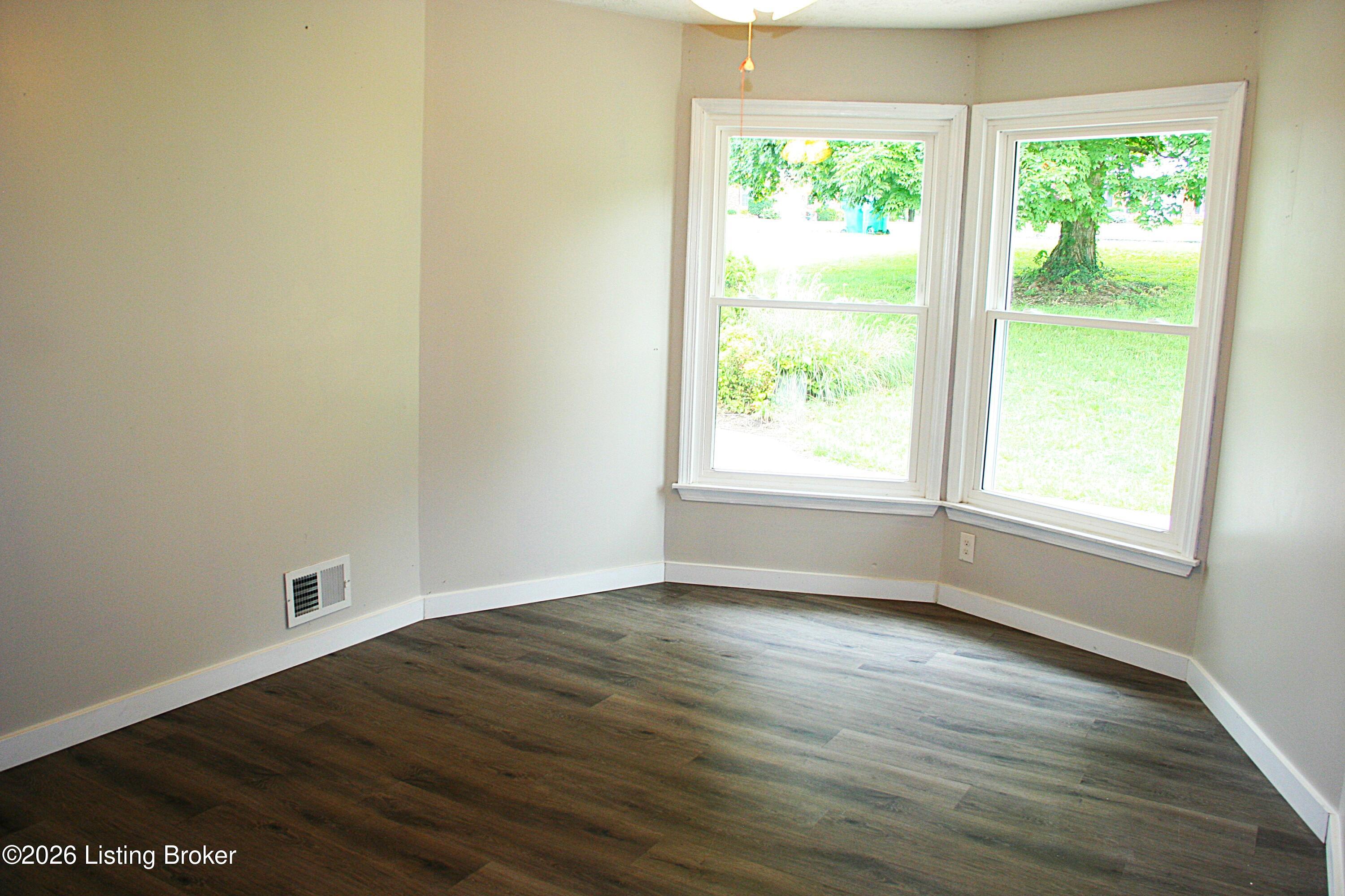 424 Old Mill Stream Ln Property Photo 21