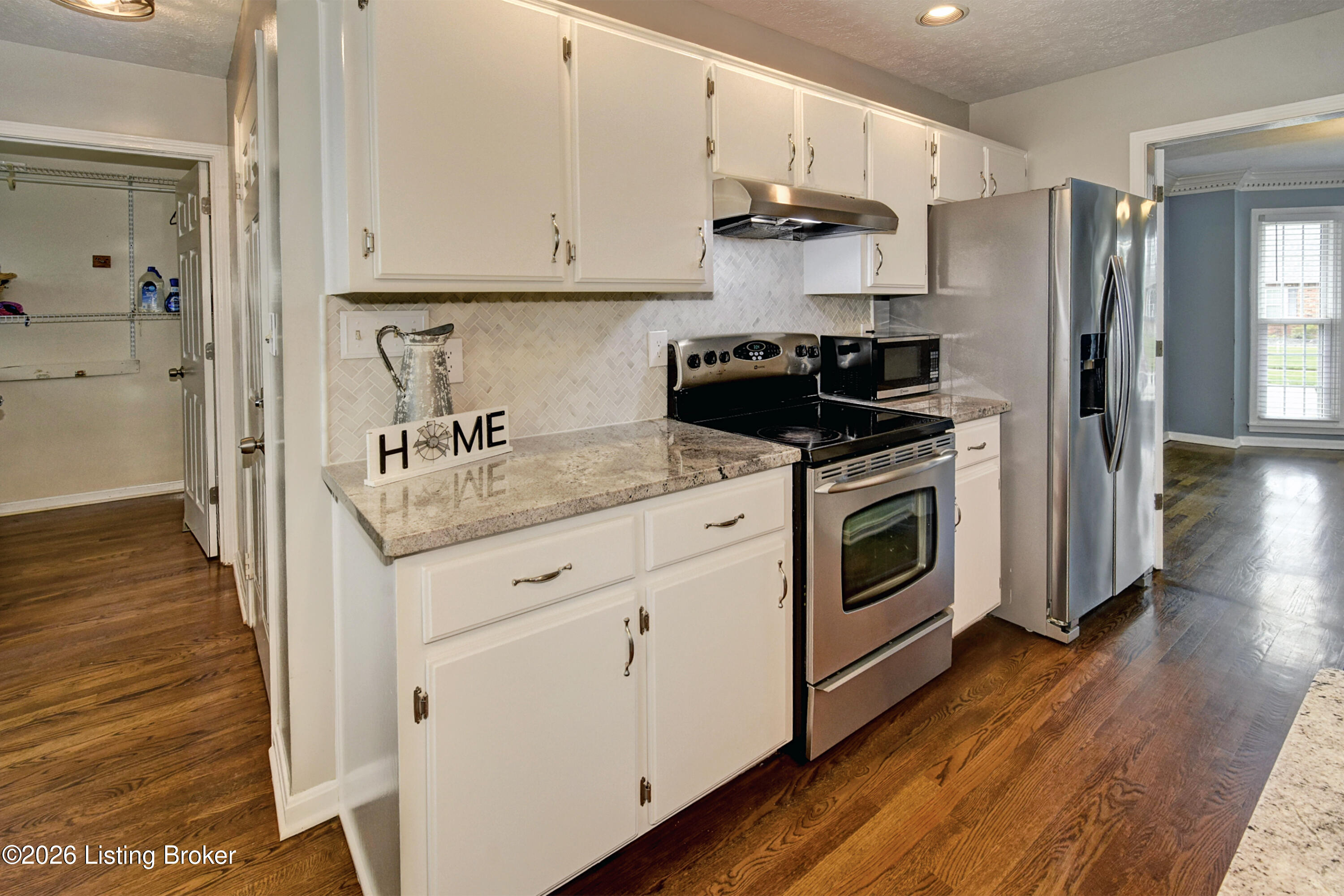 4924 Hunters Point Cir Property Photo 11