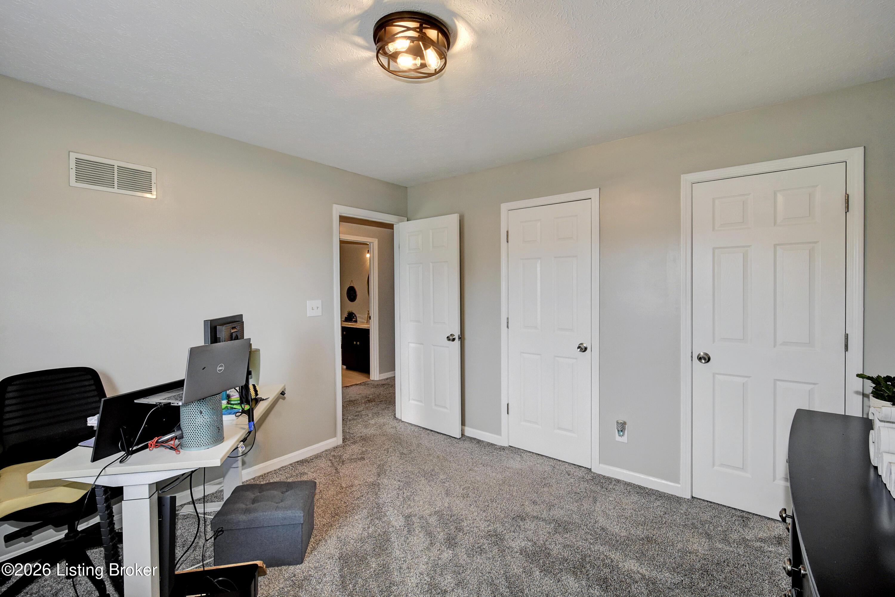 4924 Hunters Point Cir Property Photo 18