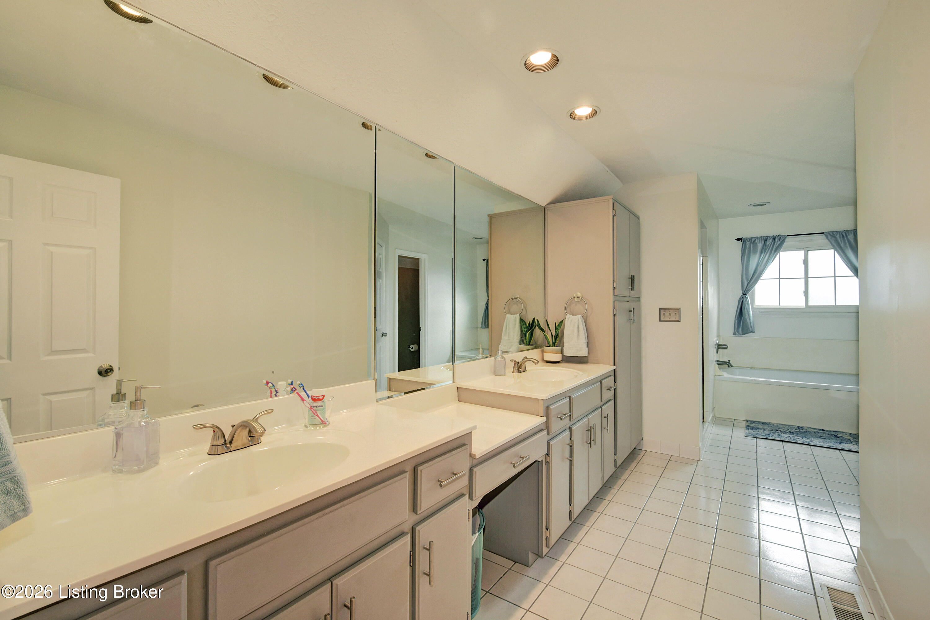 4924 Hunters Point Cir Property Photo 24