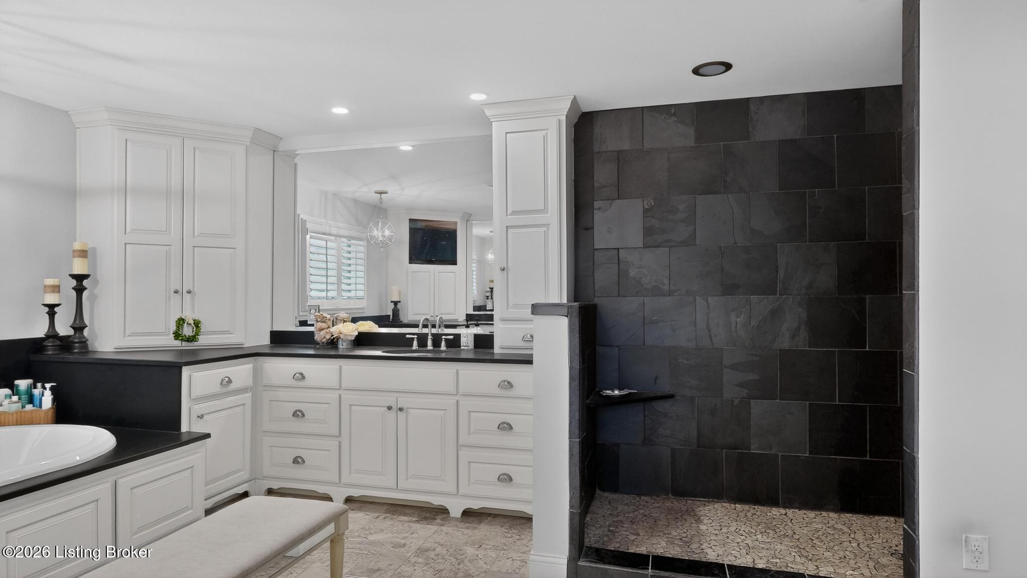 12407 Lucas Ln Property Photo 46