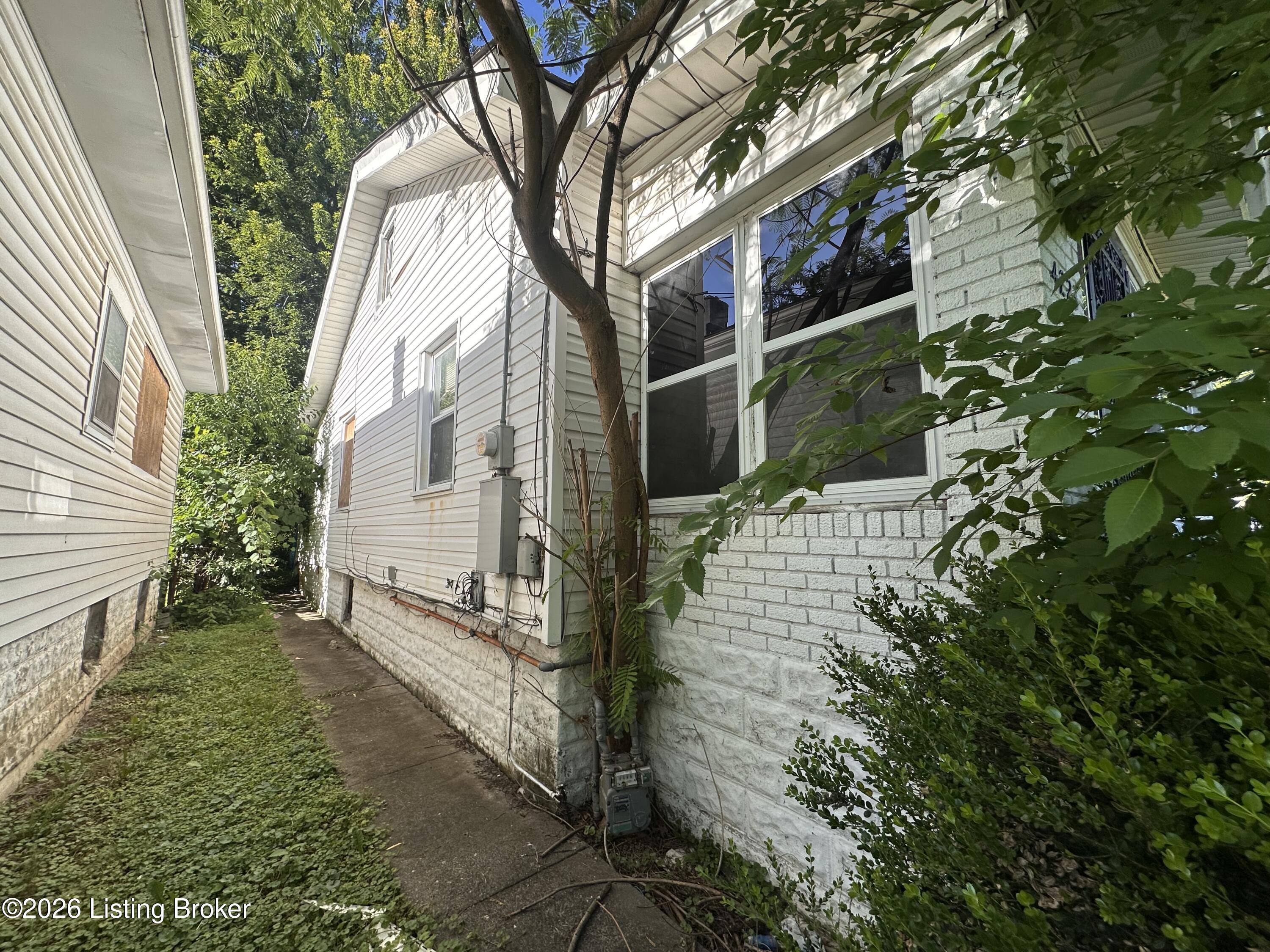 4223 Grand Ave Property Photo 3