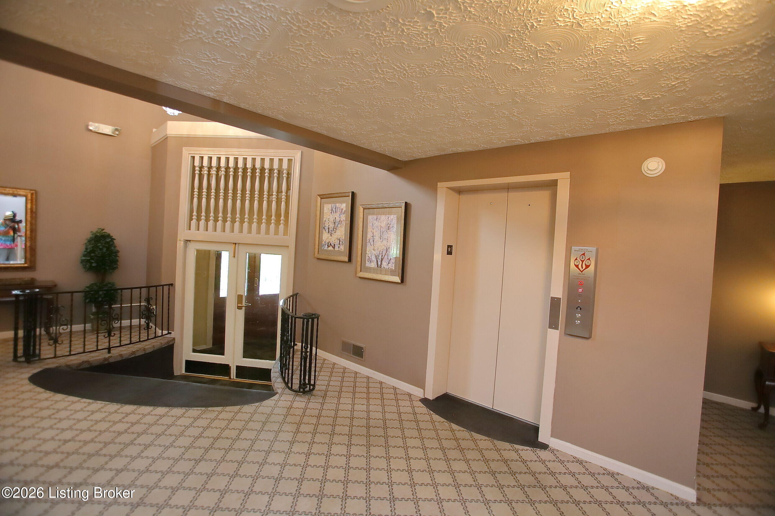 1602 Gardiner Ln 233 Property Photo 2