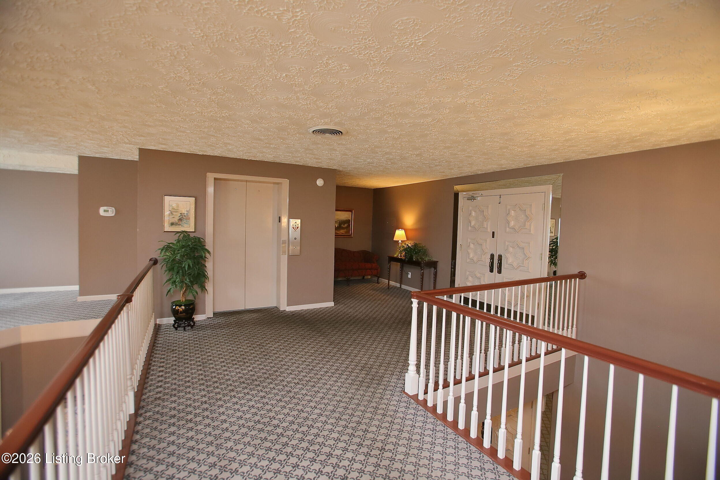 1602 Gardiner Ln 233 Property Photo 3