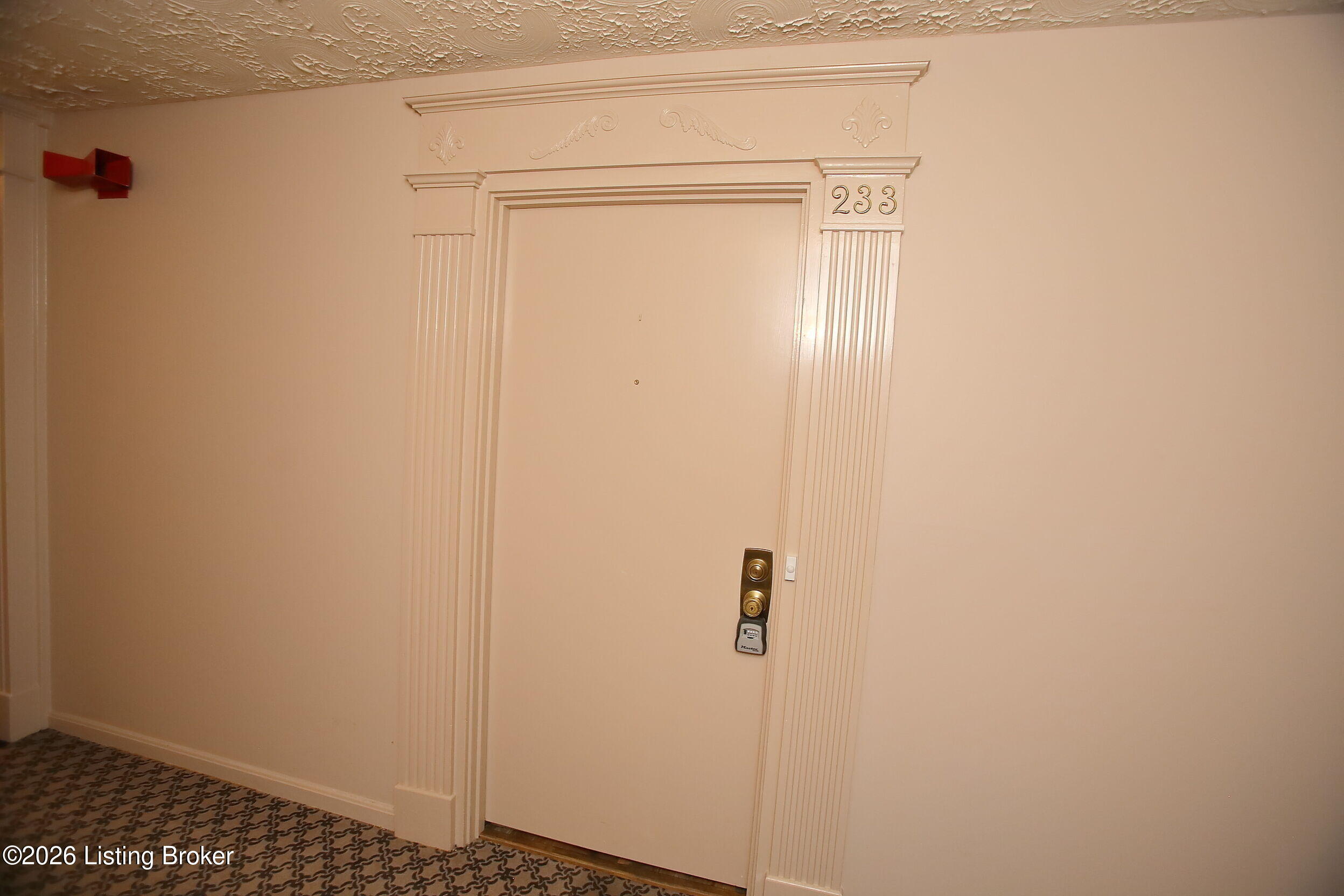 1602 Gardiner Ln 233 Property Photo 4