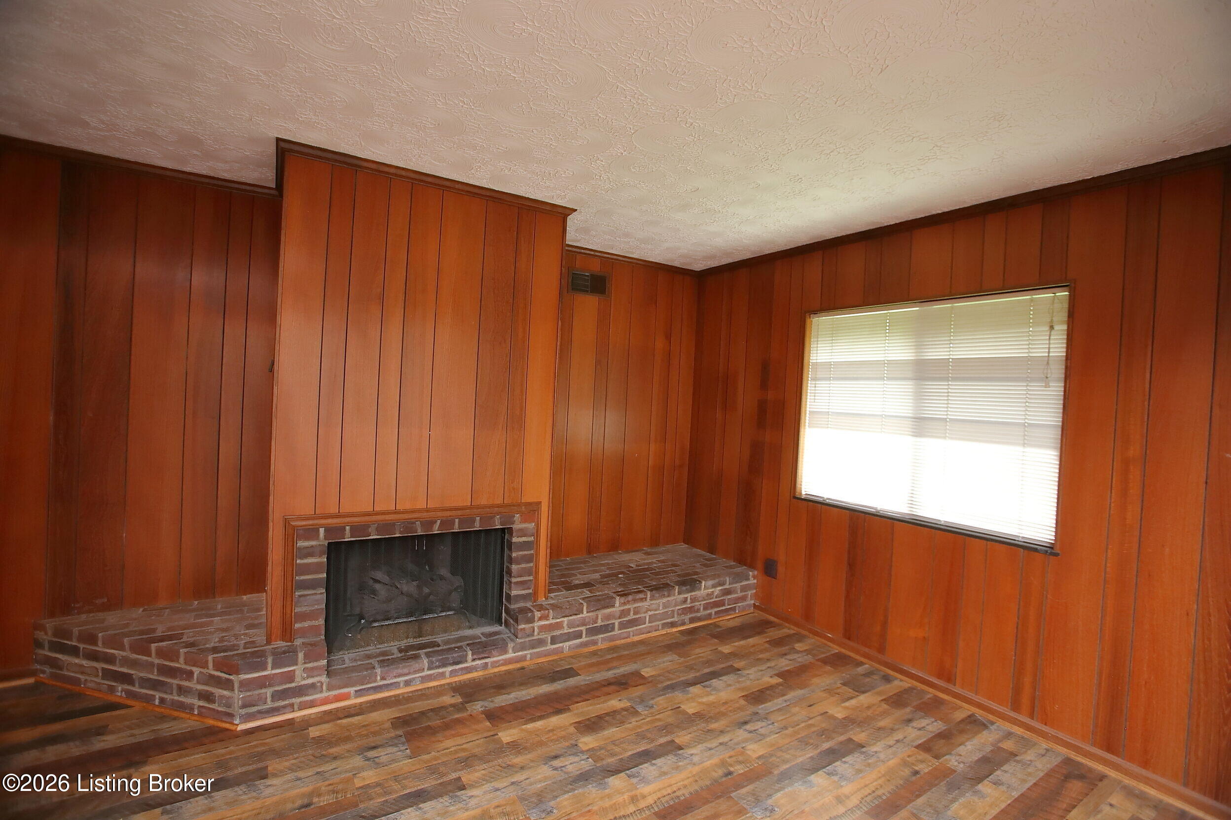 1602 Gardiner Ln 233 Property Photo 8