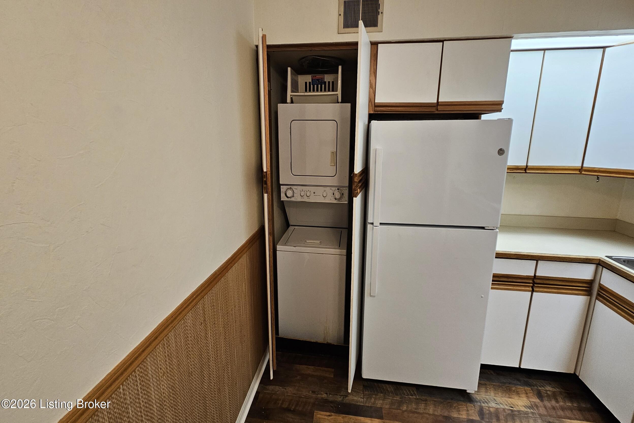 1602 Gardiner Ln 233 Property Photo 17