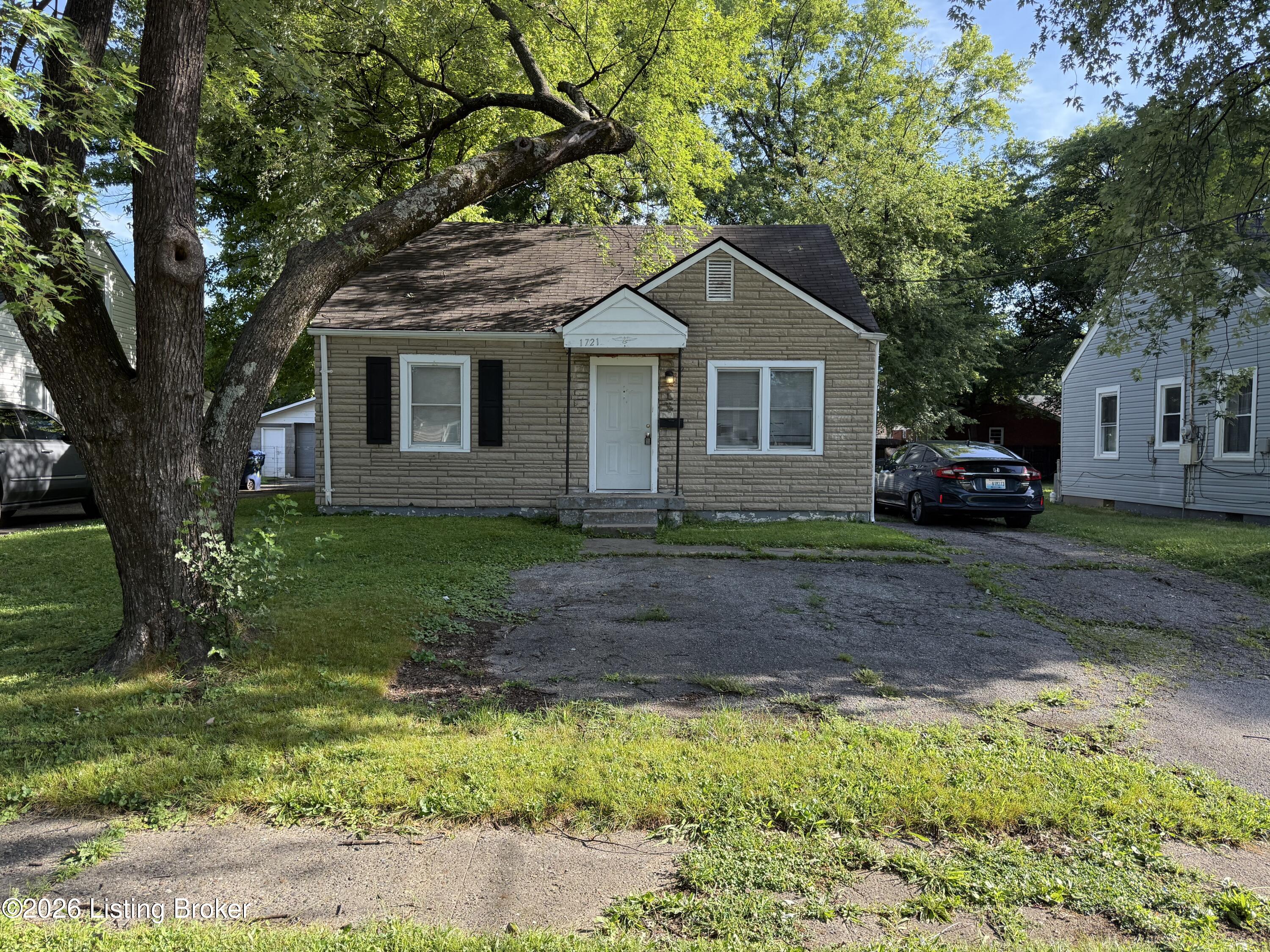 1721 Model Rd Property Photo 1