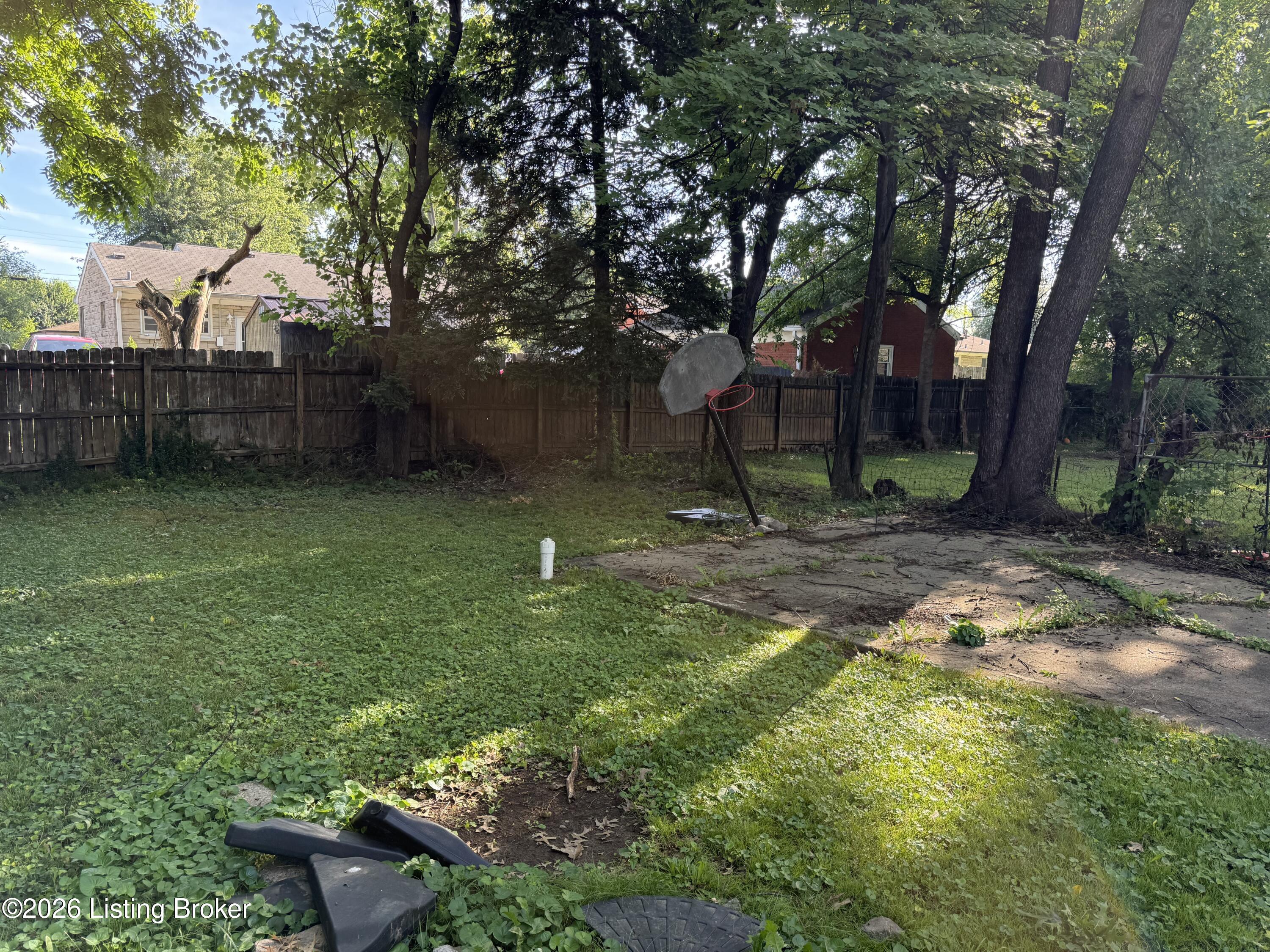 1721 Model Rd Property Photo 5